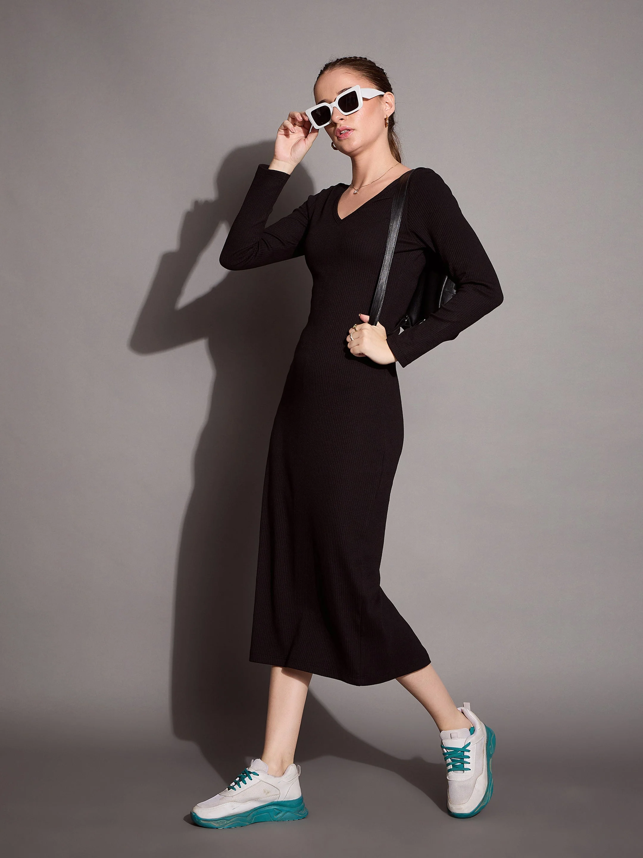 Women Black Ribbed V-Neck Full Sleeves Bodycon Dress - Image 3