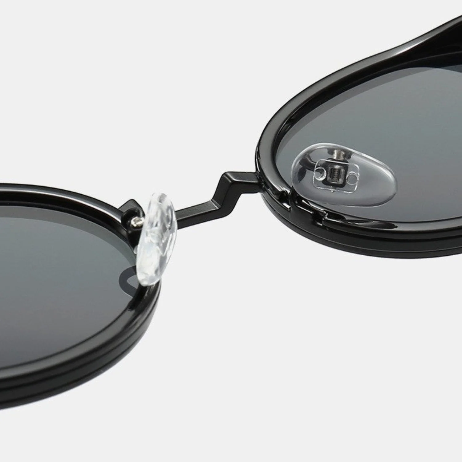 Women Black Round Black Sunglasses - Image 3