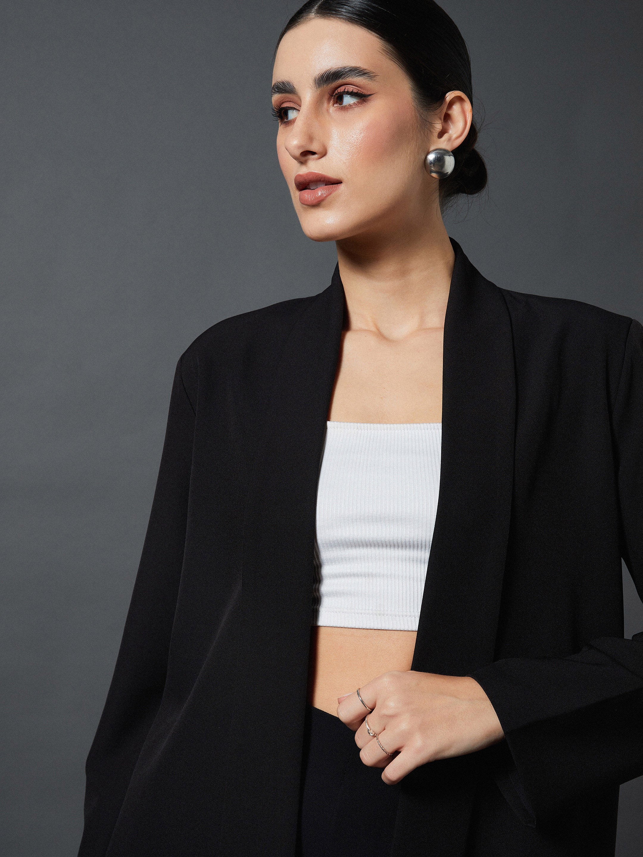 Women Black Shawl Collar Blazer With Balloon Fit Pants - Image 4