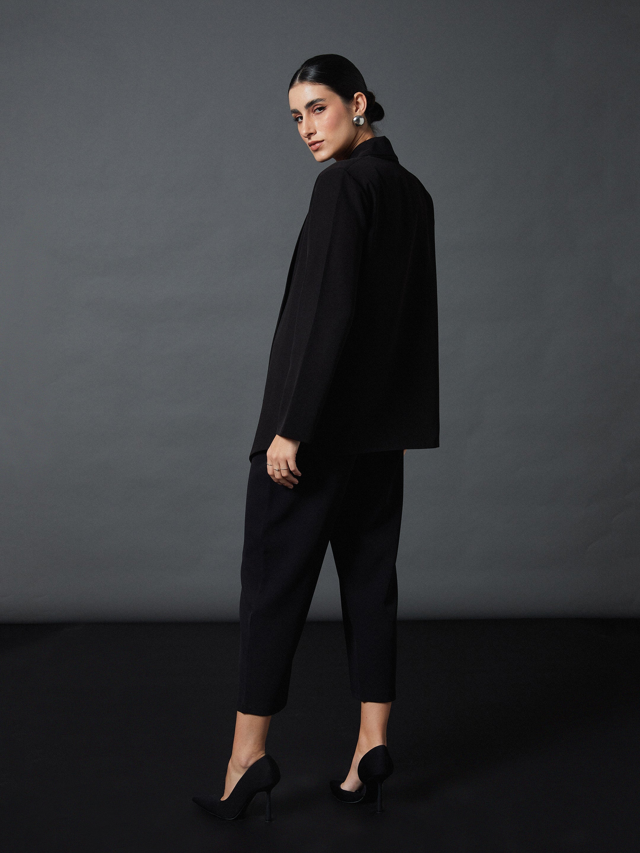 Women Black Shawl Collar Blazer With Balloon Fit Pants - Image 6