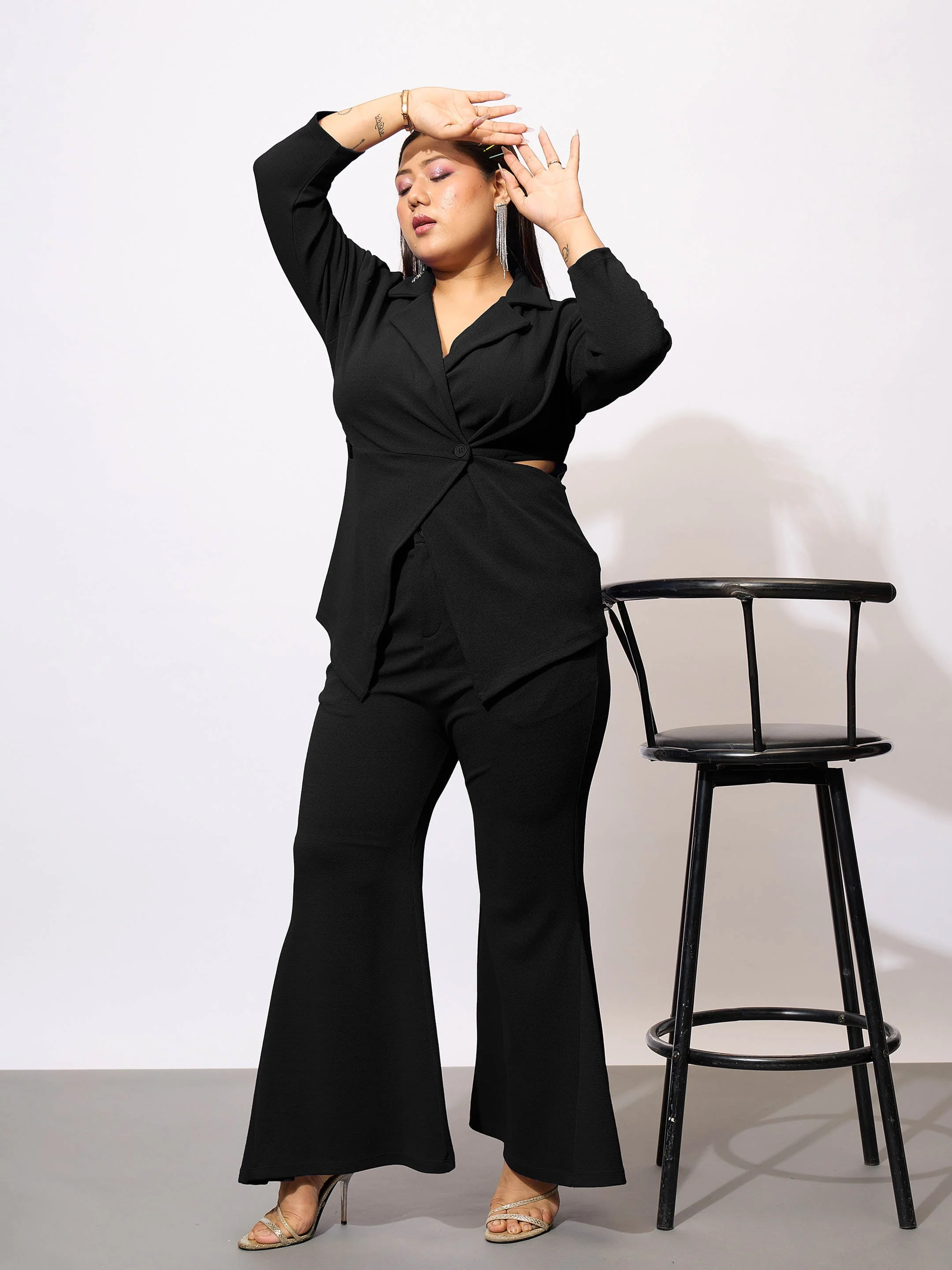 Women Black Side Cut Out Blazer With Kick Pleat Pants - Image 3