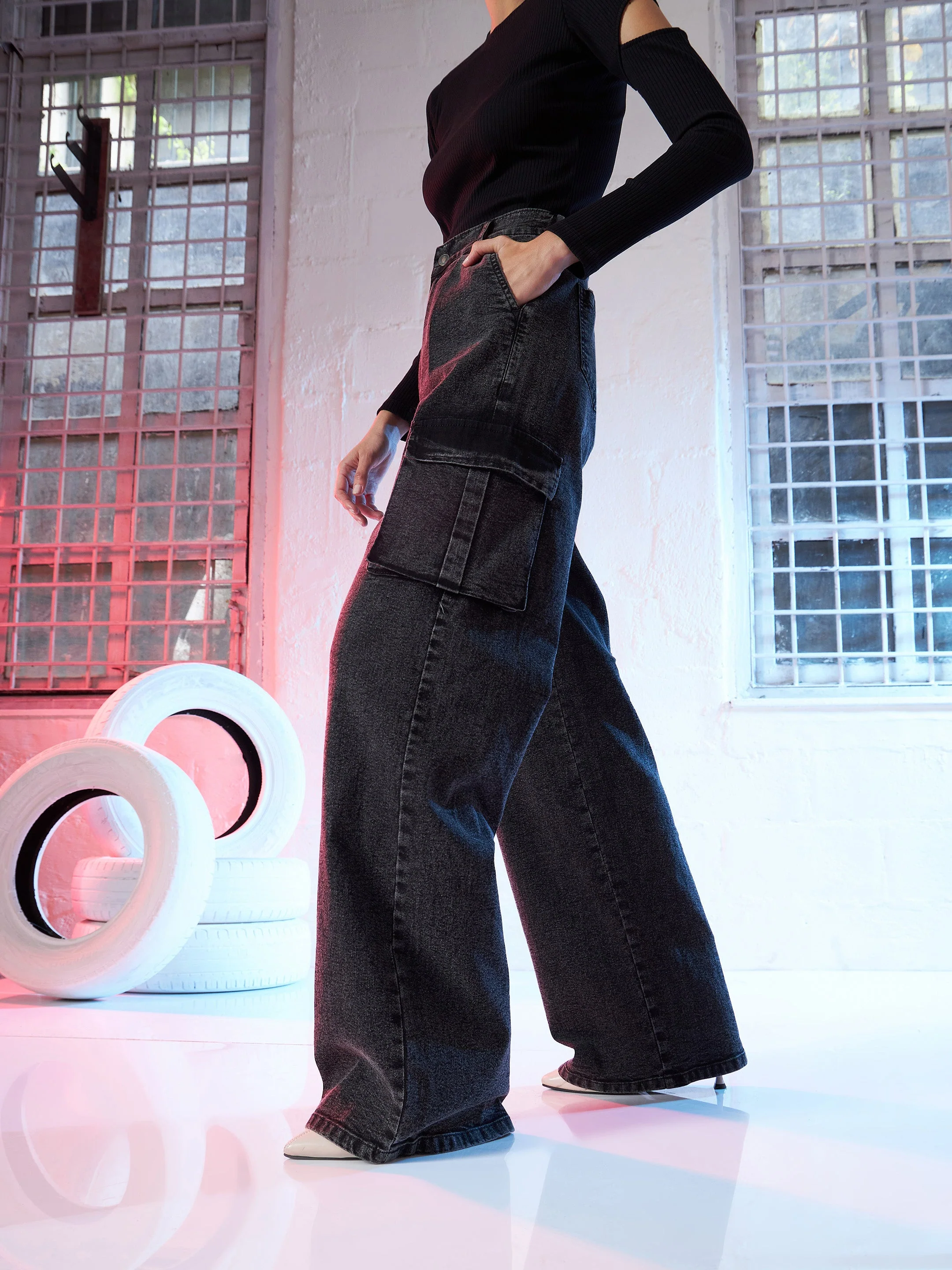 Women Black Side Pocket Cargo Jeans - Image 3