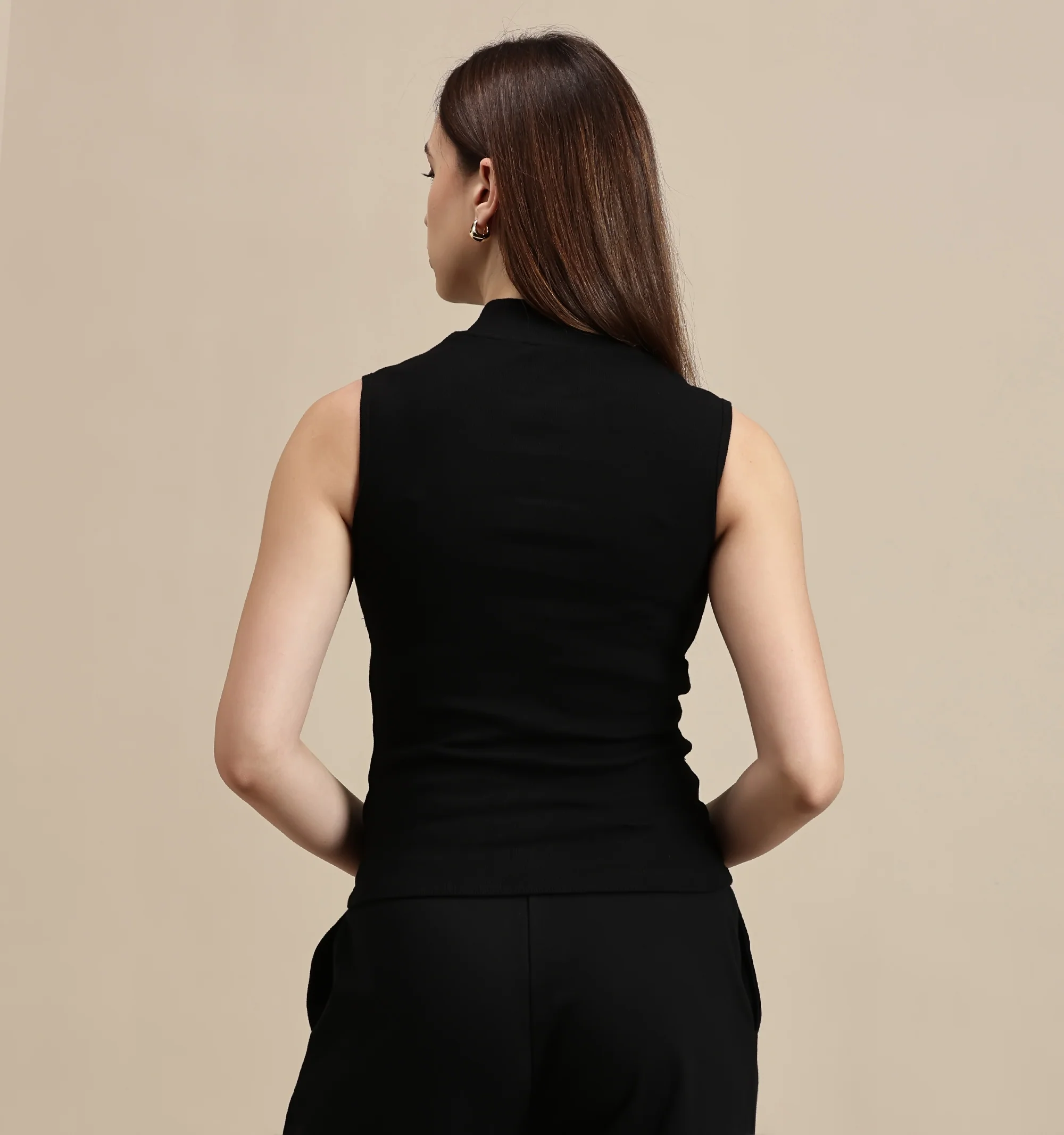 Women Black Sleeveless Top - Image 3