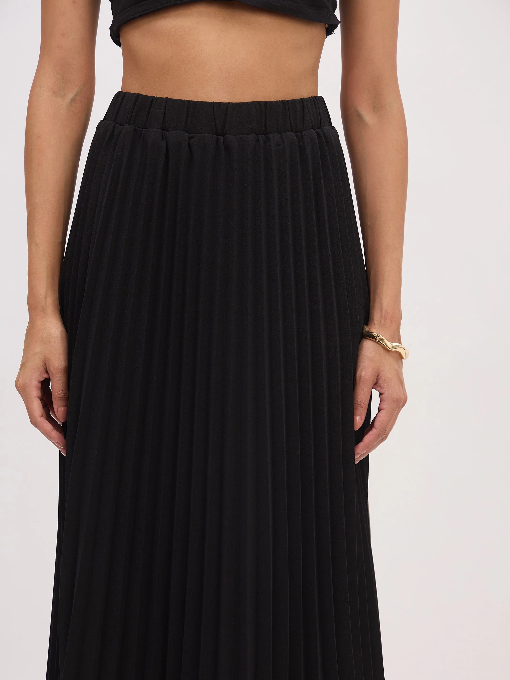 Women Black Sleeveless Waistcoat With Midi Skirt - Image 4