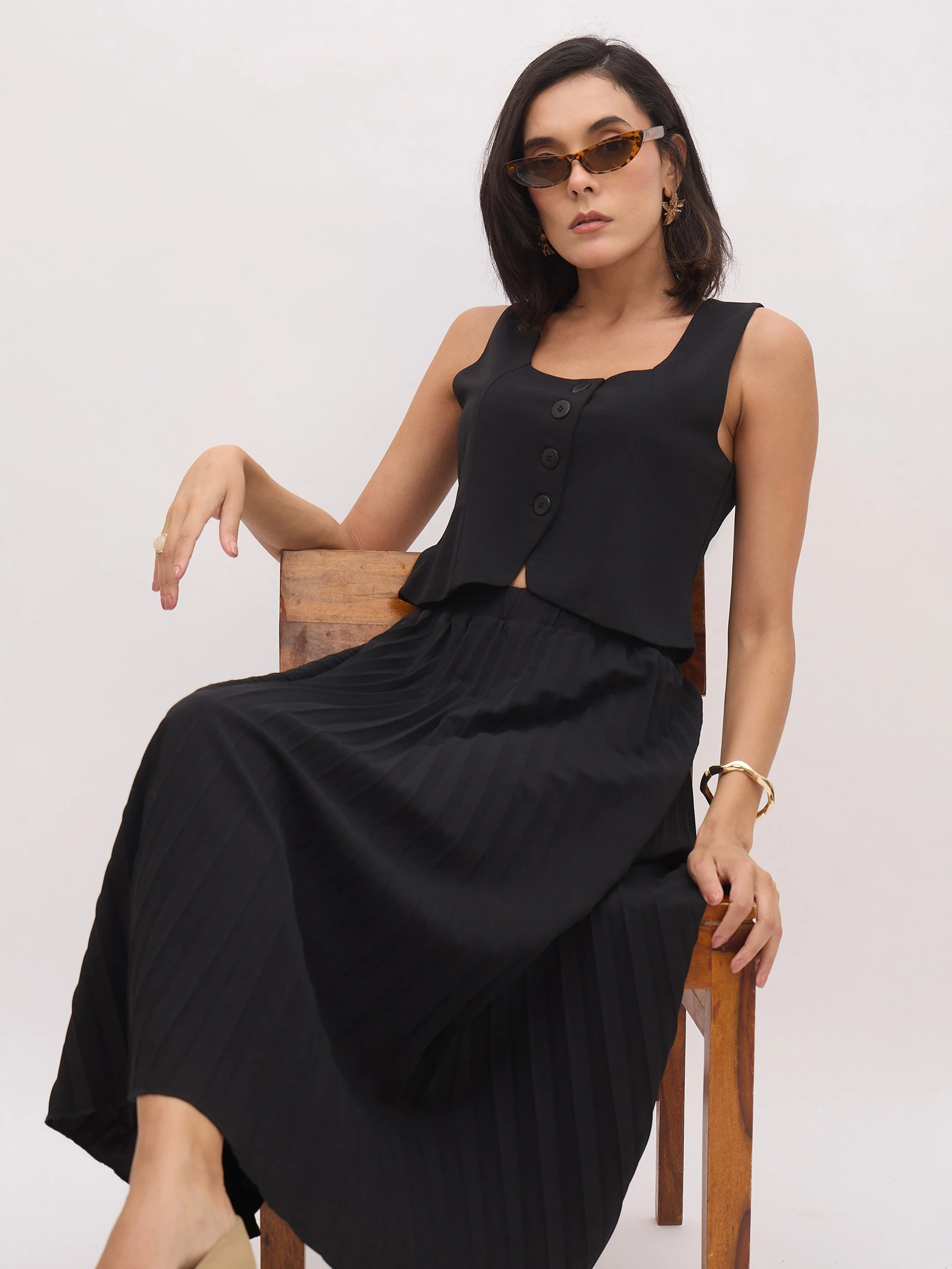Women Black Sleeveless Waistcoat With Midi Skirt - Image 5