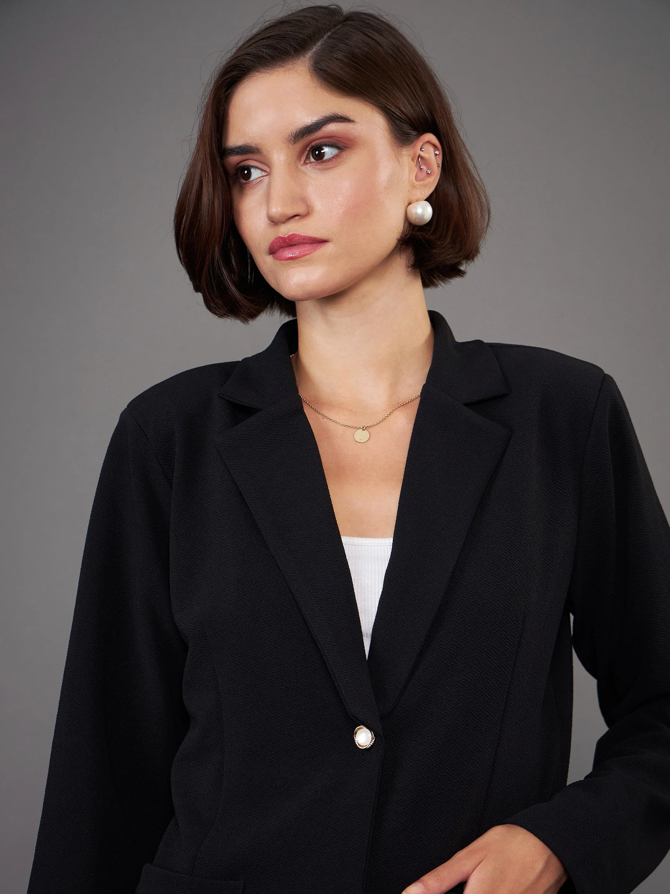 Women Black Slim Fit Blazer With Pleated Pants - Image 3