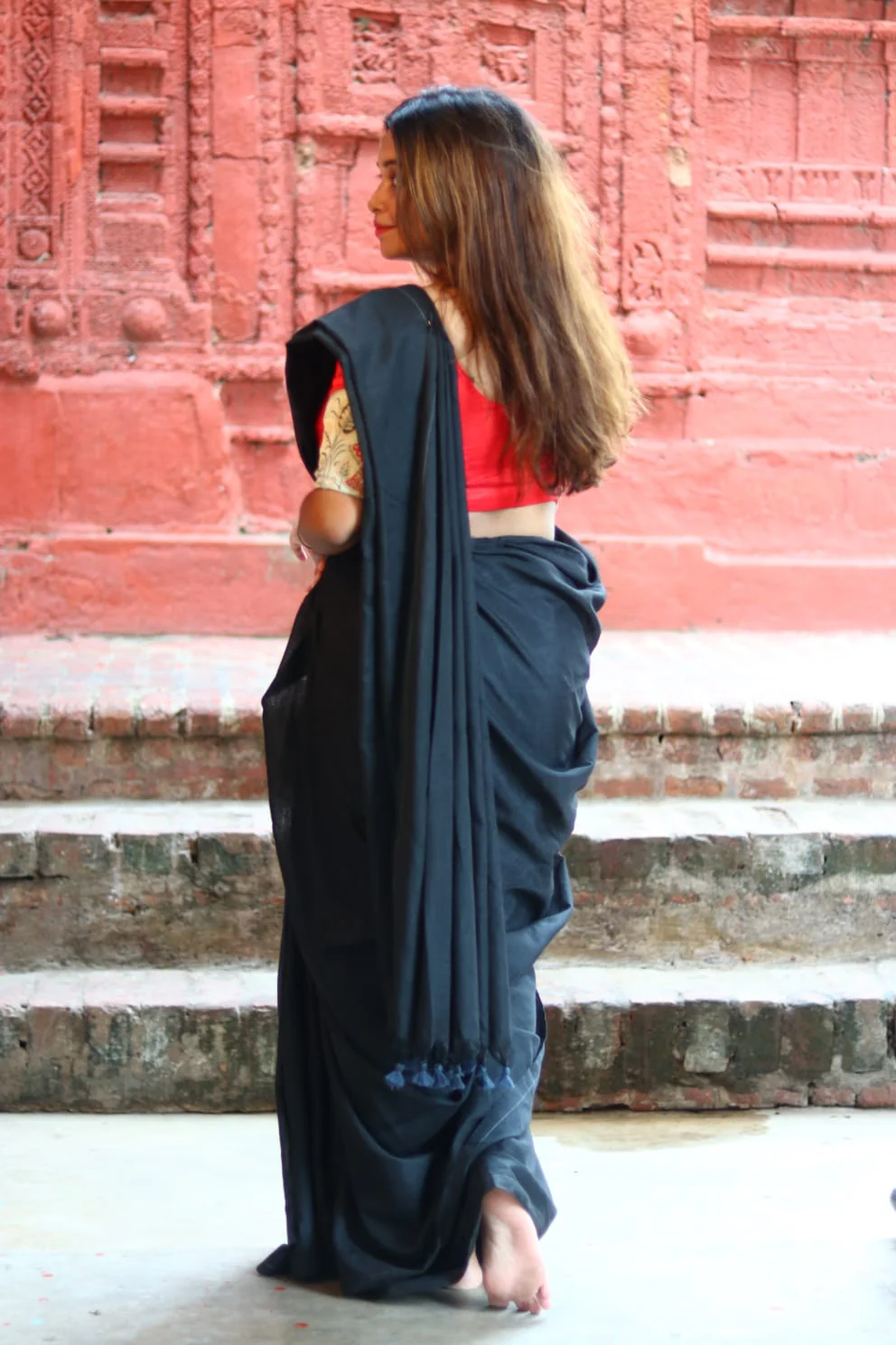 Women Black Solid Cotton Saree - Image 2