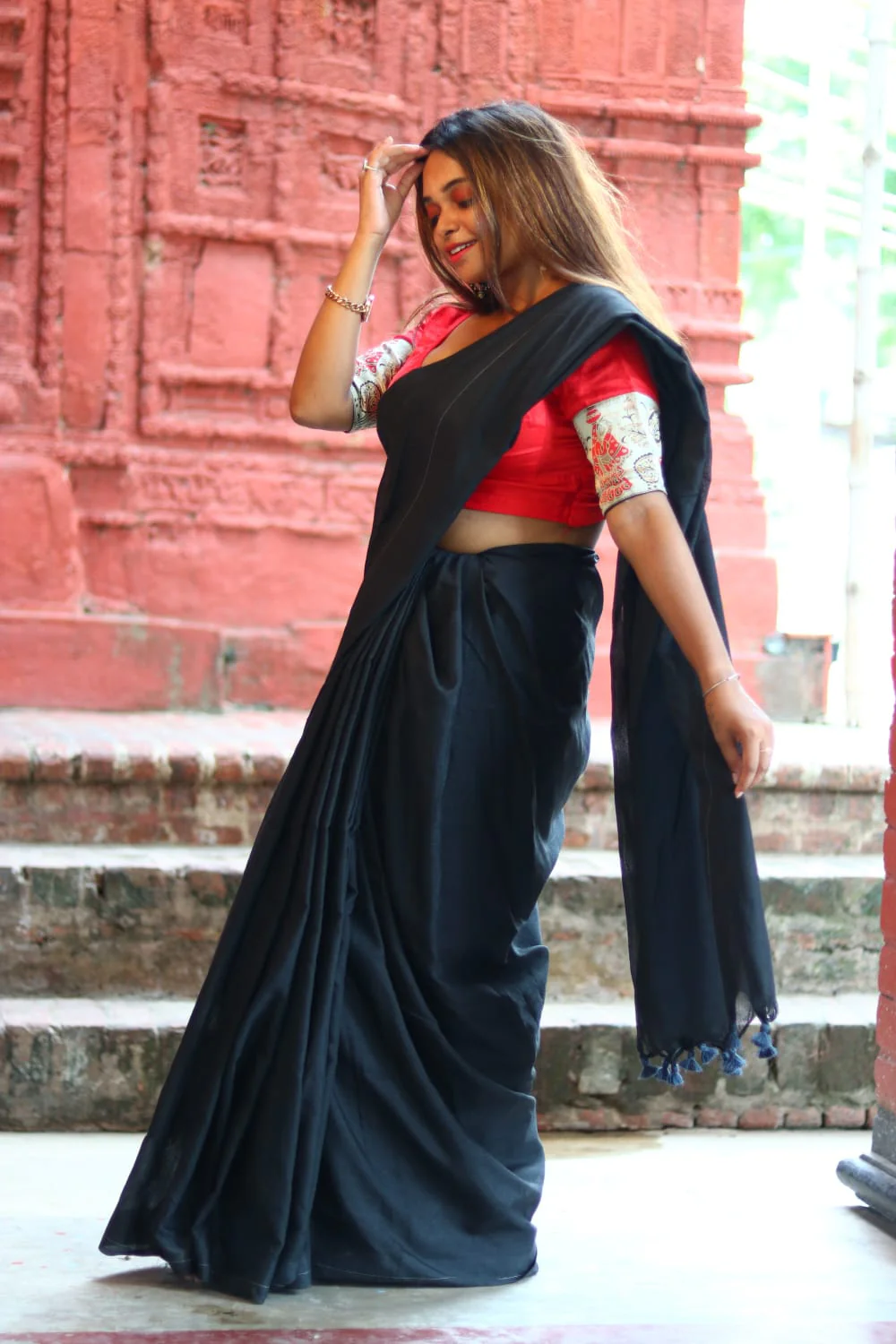 Women Black Solid Cotton Saree - Image 3