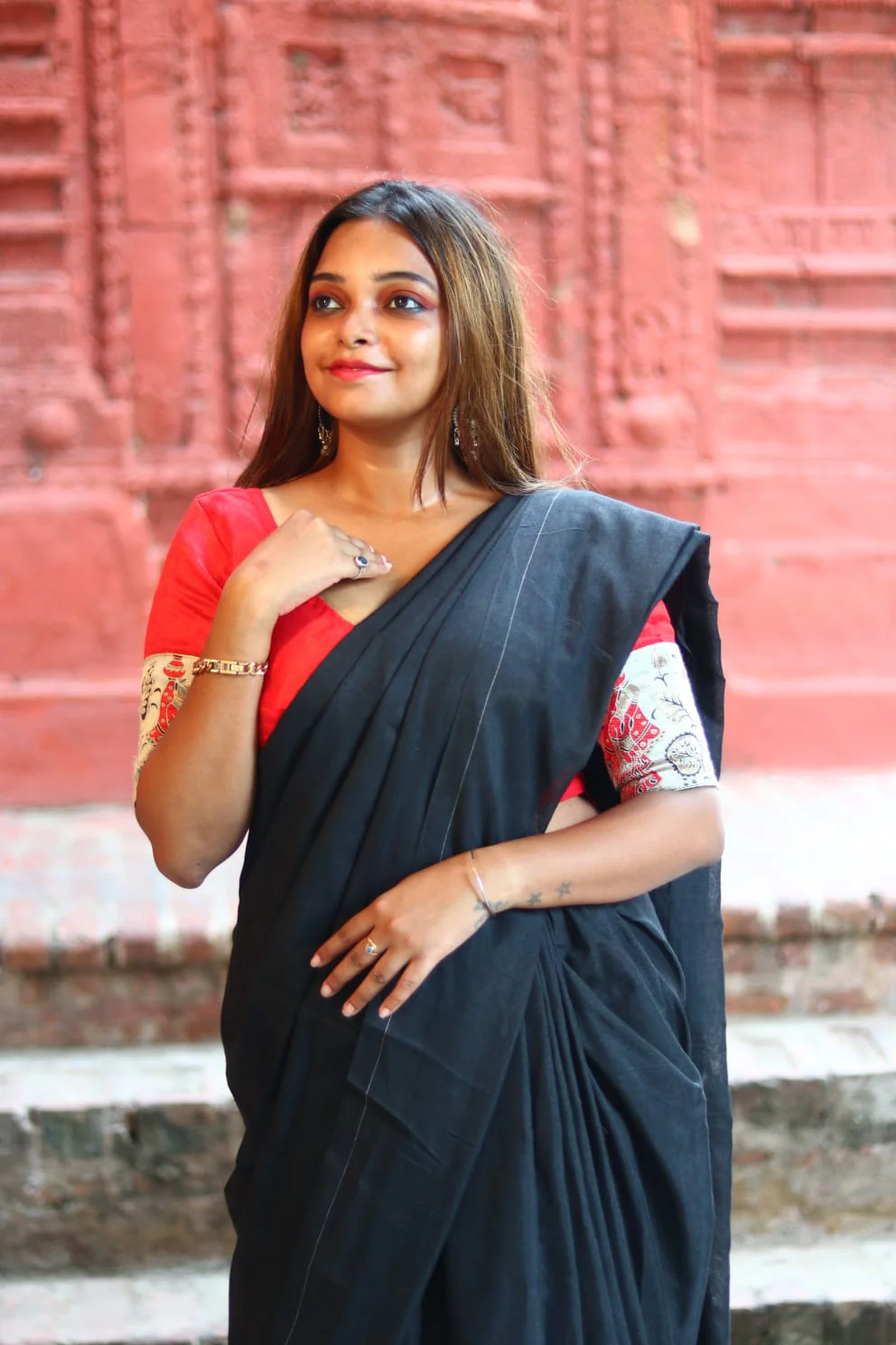 Women Black Solid Cotton Saree - Image 5