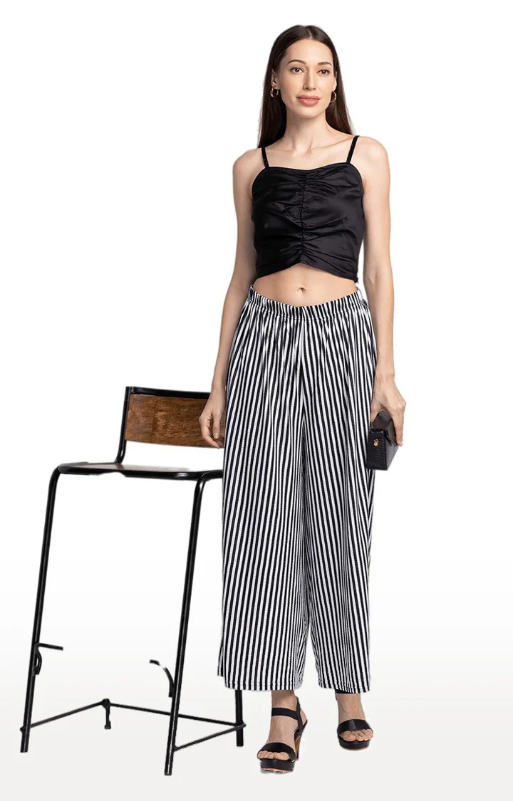 Women Black Solid Crop Top - Image 3