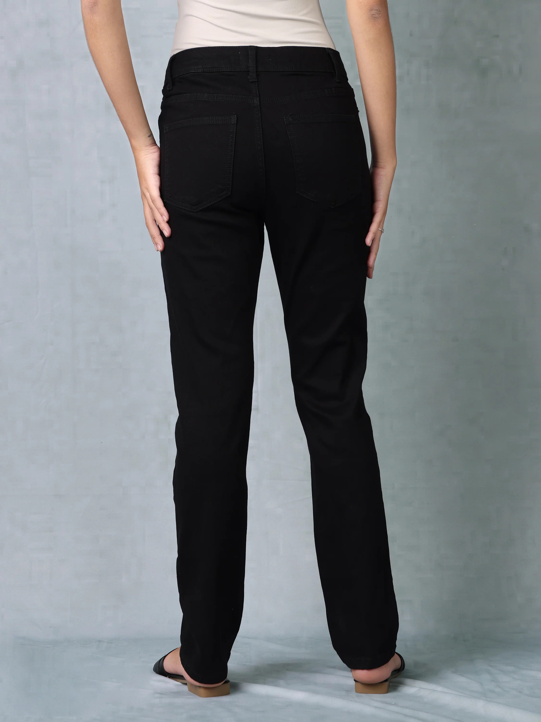 Women Black Straight Fit Jeans - Image 4