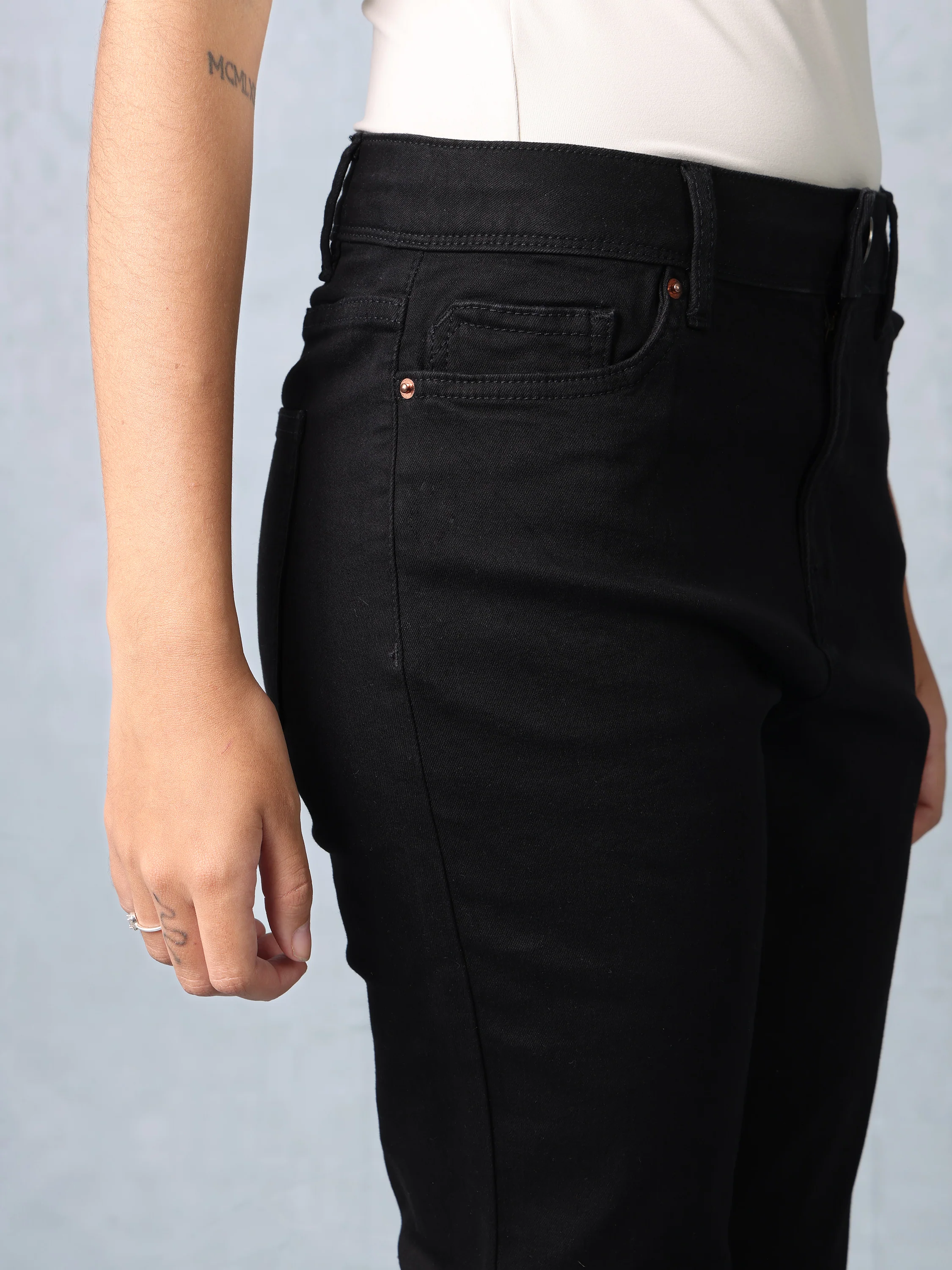 Women Black Straight Fit Jeans - Image 7
