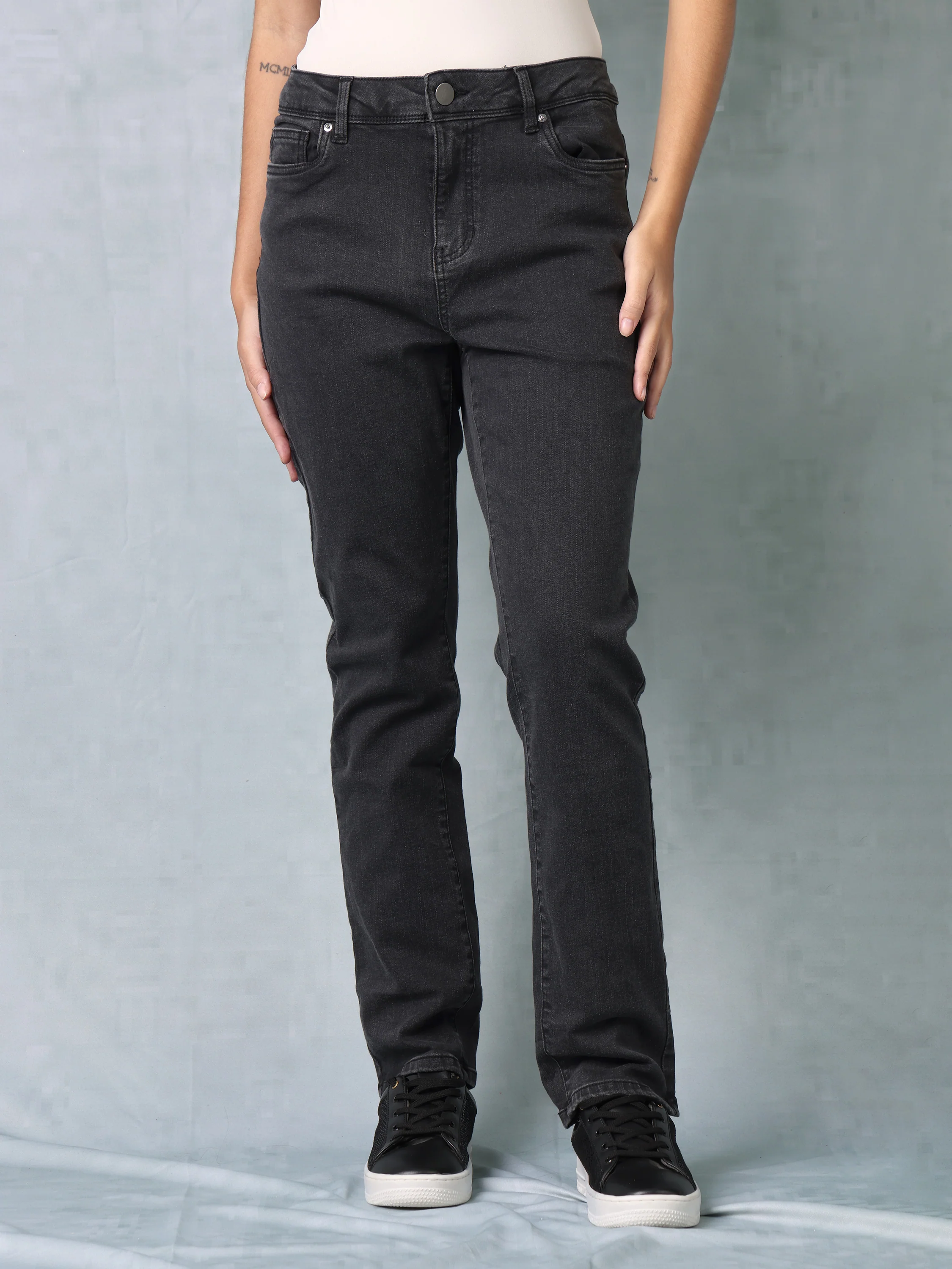 Women Black Straight Fit Jeans - Image 3