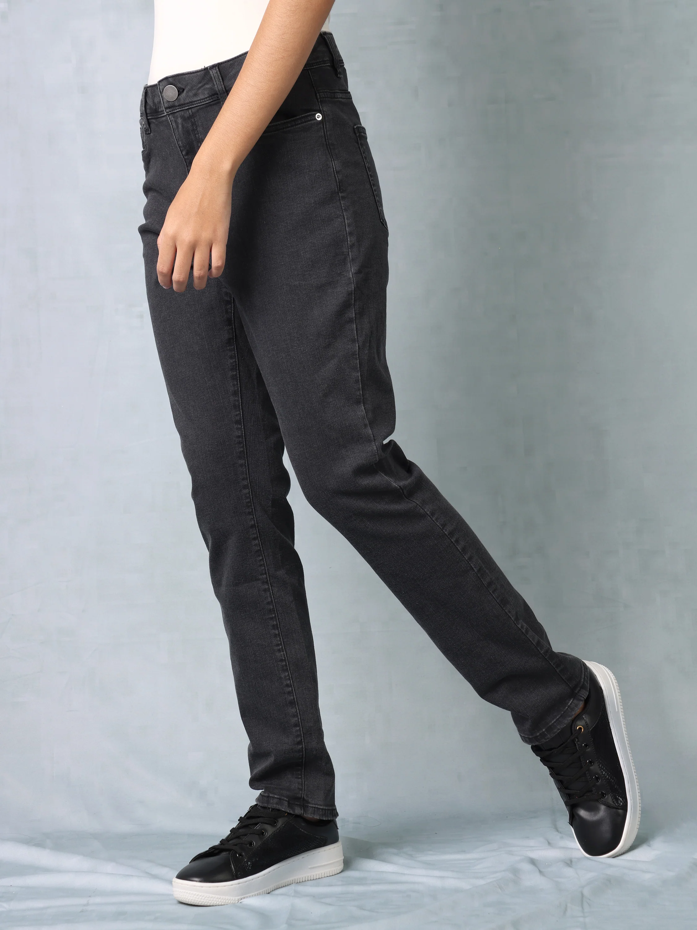 Women Black Straight Fit Jeans - Image 5