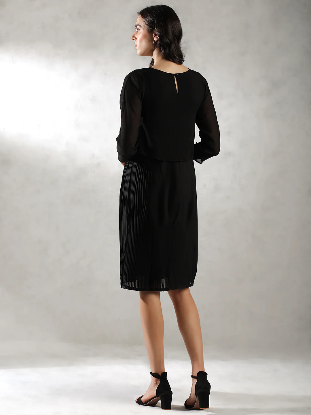 Women Black Sequinned Midi Dress - Image 4