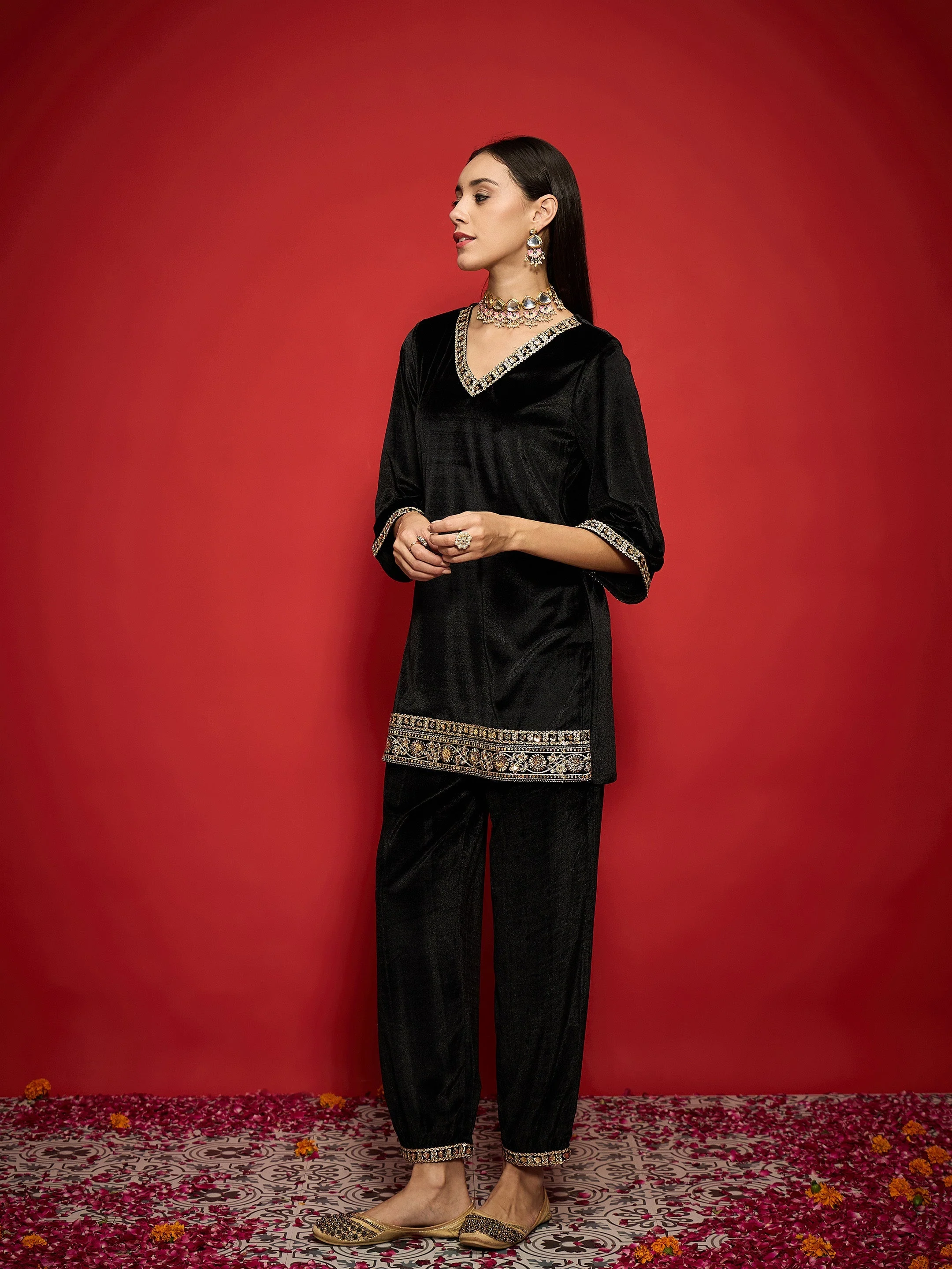 Women Black Velvet Emb V-Neck Short Kurta With Straight Pants - Image 3