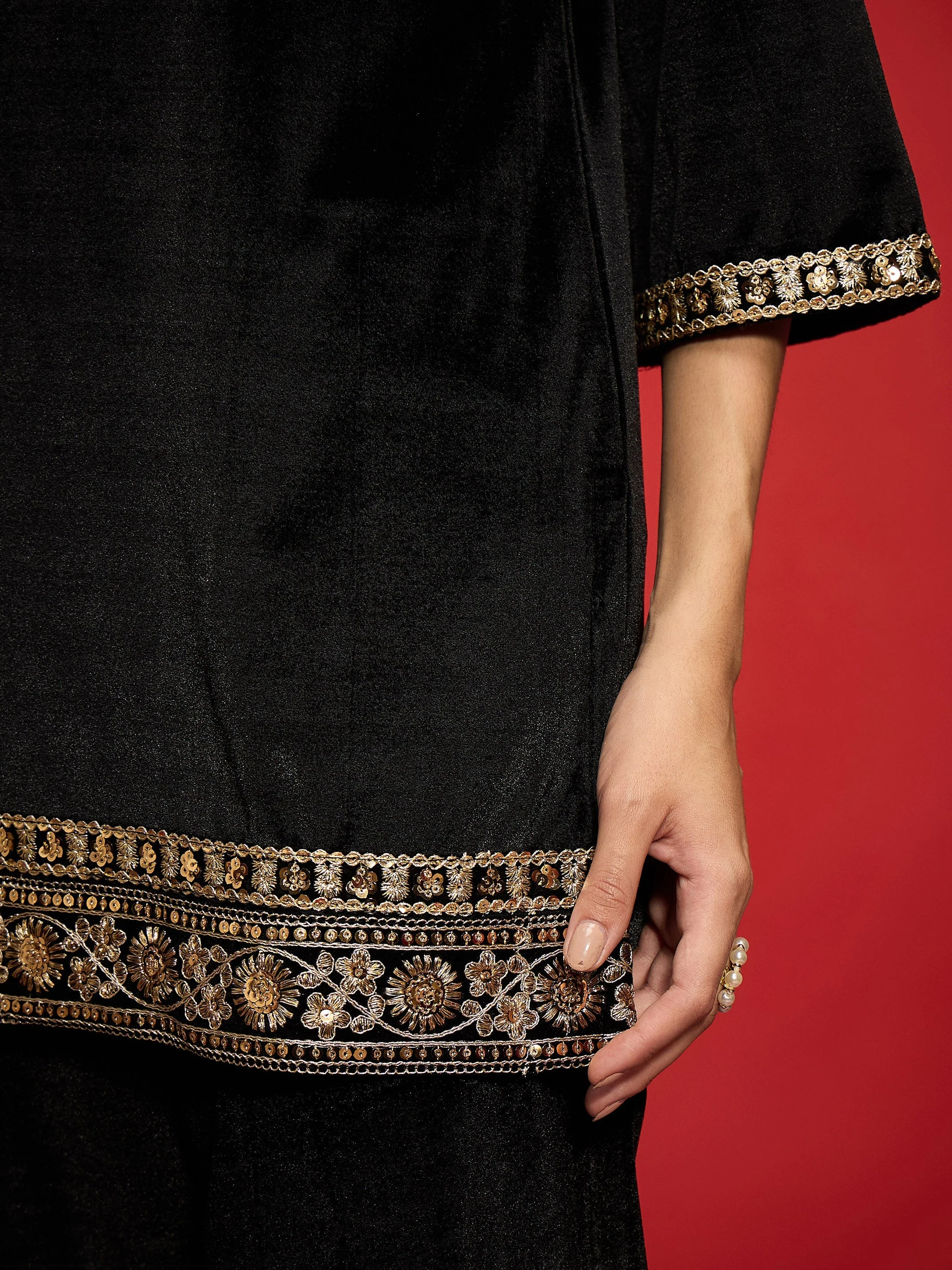 Women Black Velvet Emb V-Neck Short Kurta With Straight Pants - Image 5