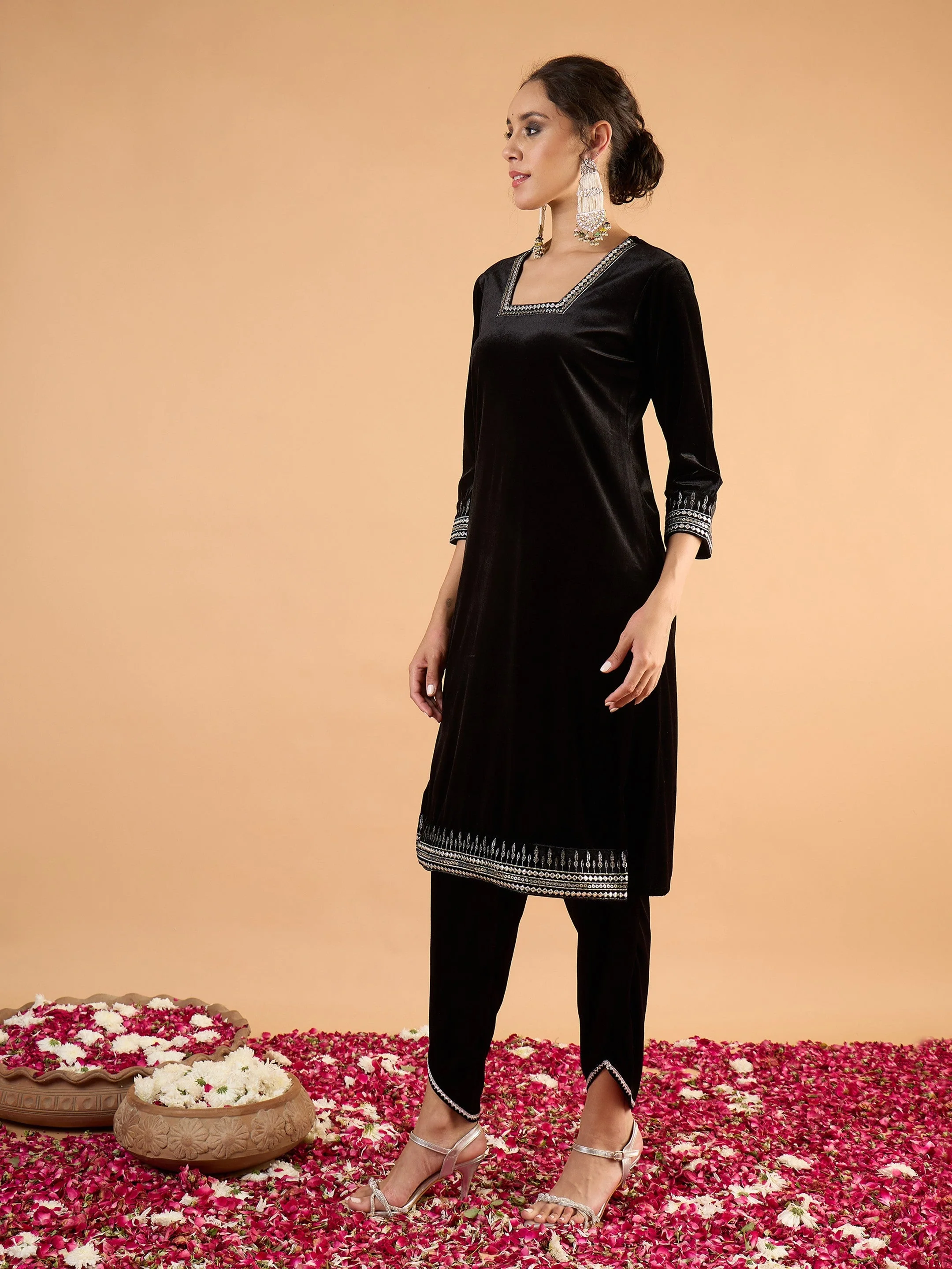 Women Black Velvet Embroidered Kurta With Tulip Pants - Image 3