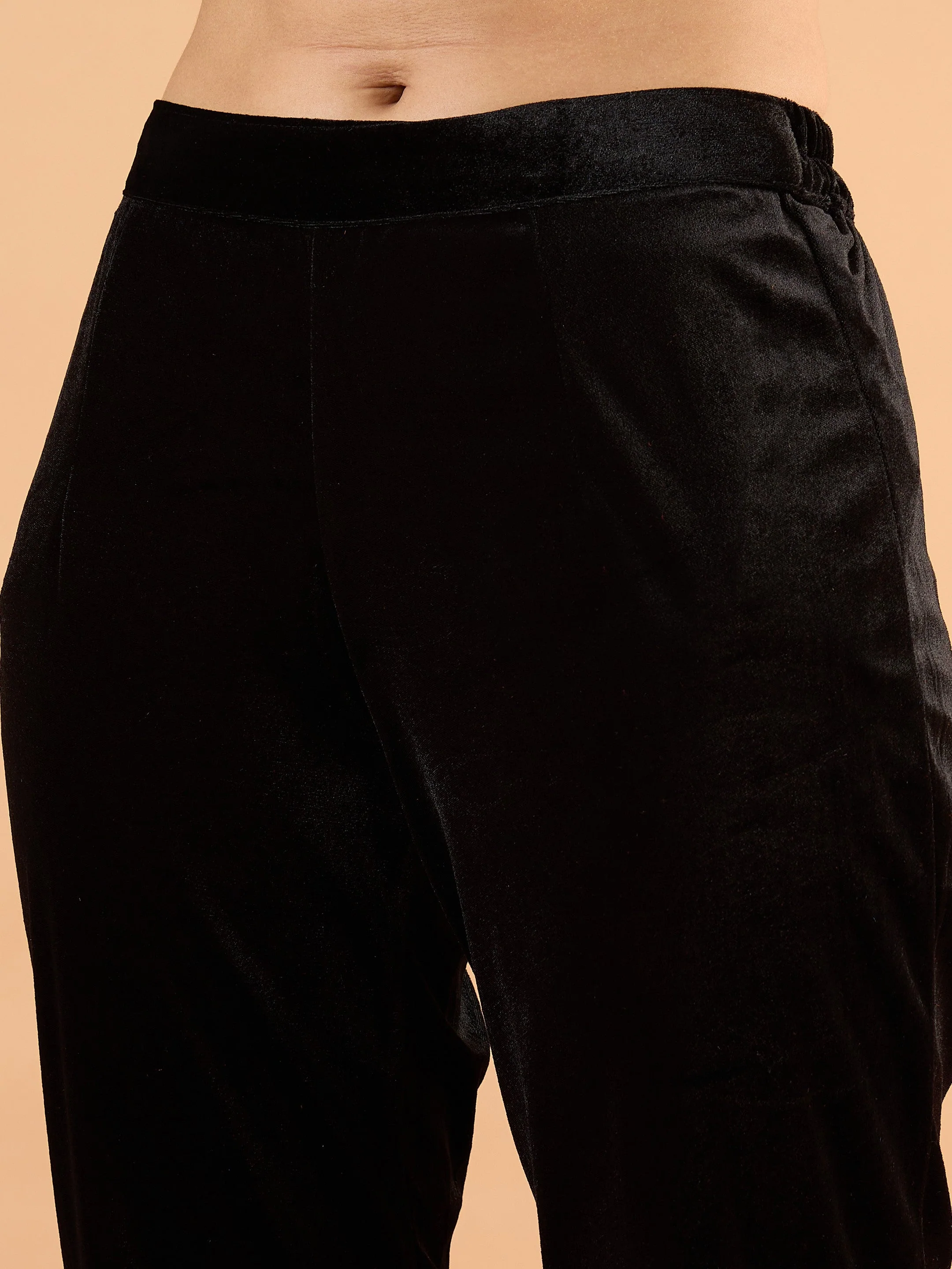 Women Black Velvet Embroidered Kurta With Tulip Pants - Image 5