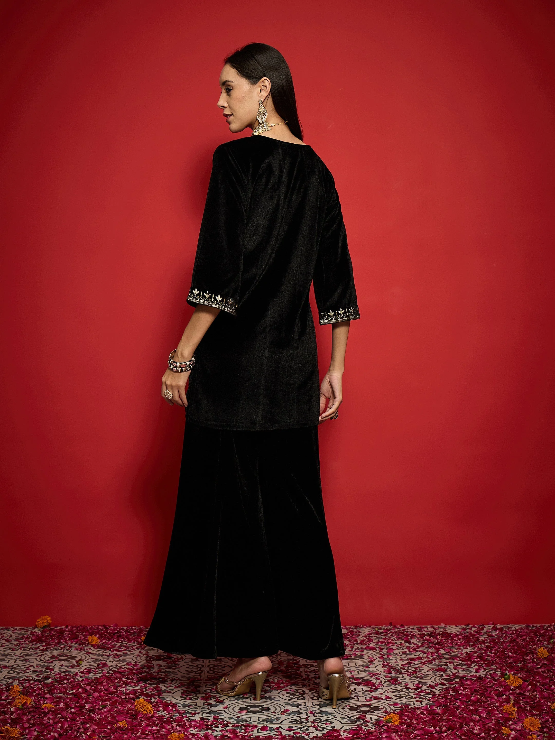 Women Black Velvet Embroidered Round Neck Short Kurta - Image 5
