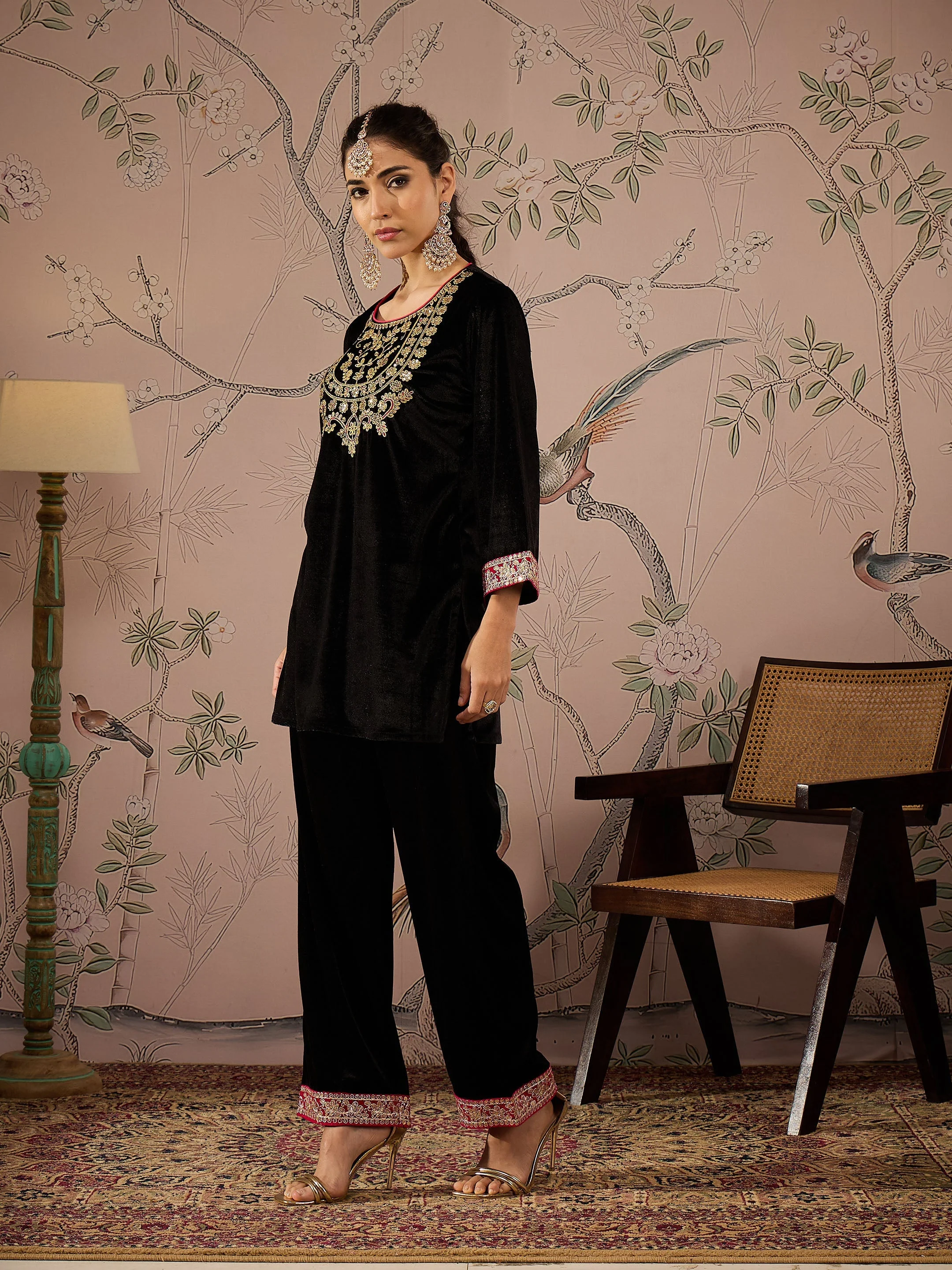 Women Black Velvet Embroidered Short Kurta - Image 3