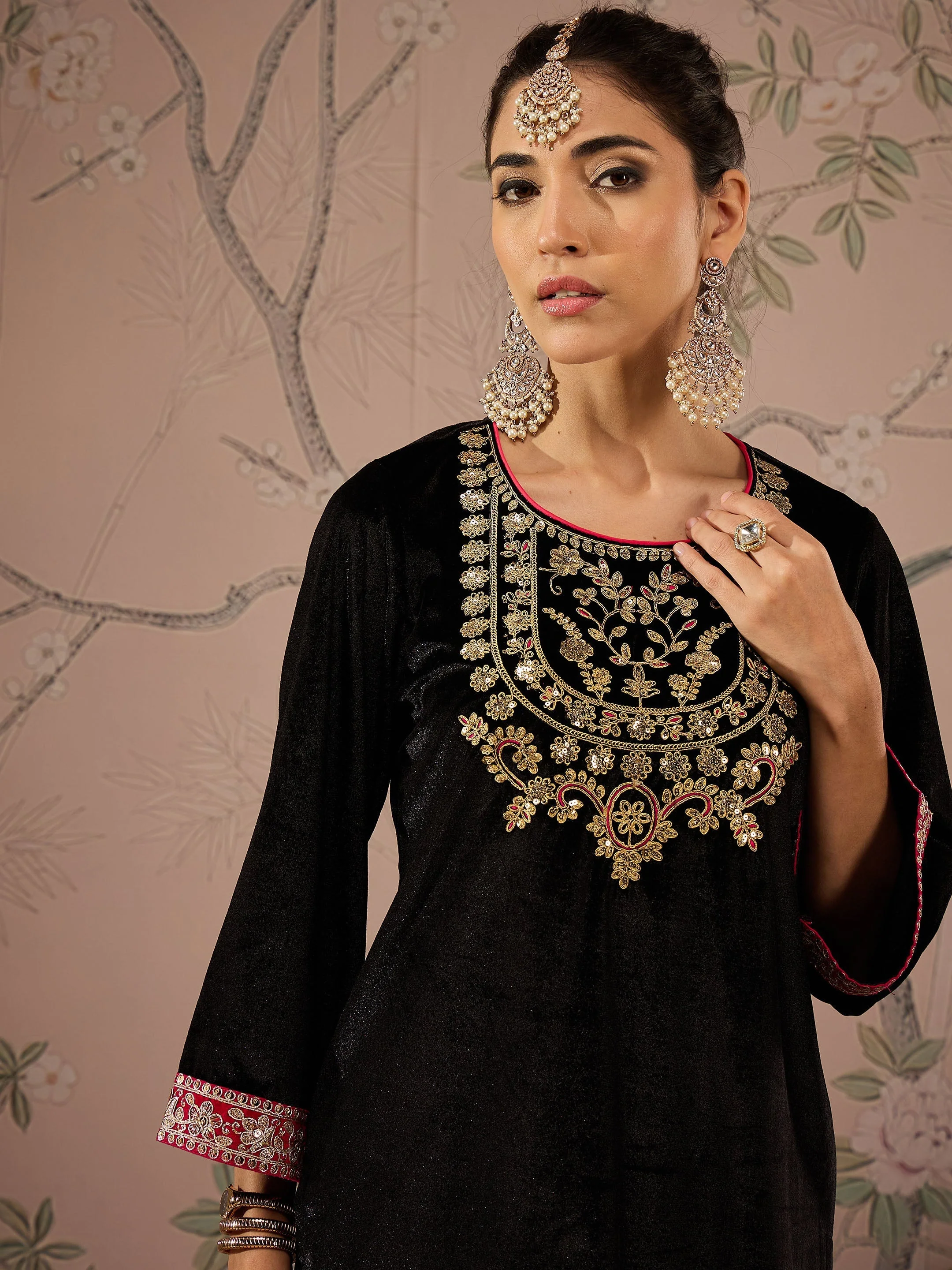 Women Black Velvet Embroidered Short Kurta - Image 4