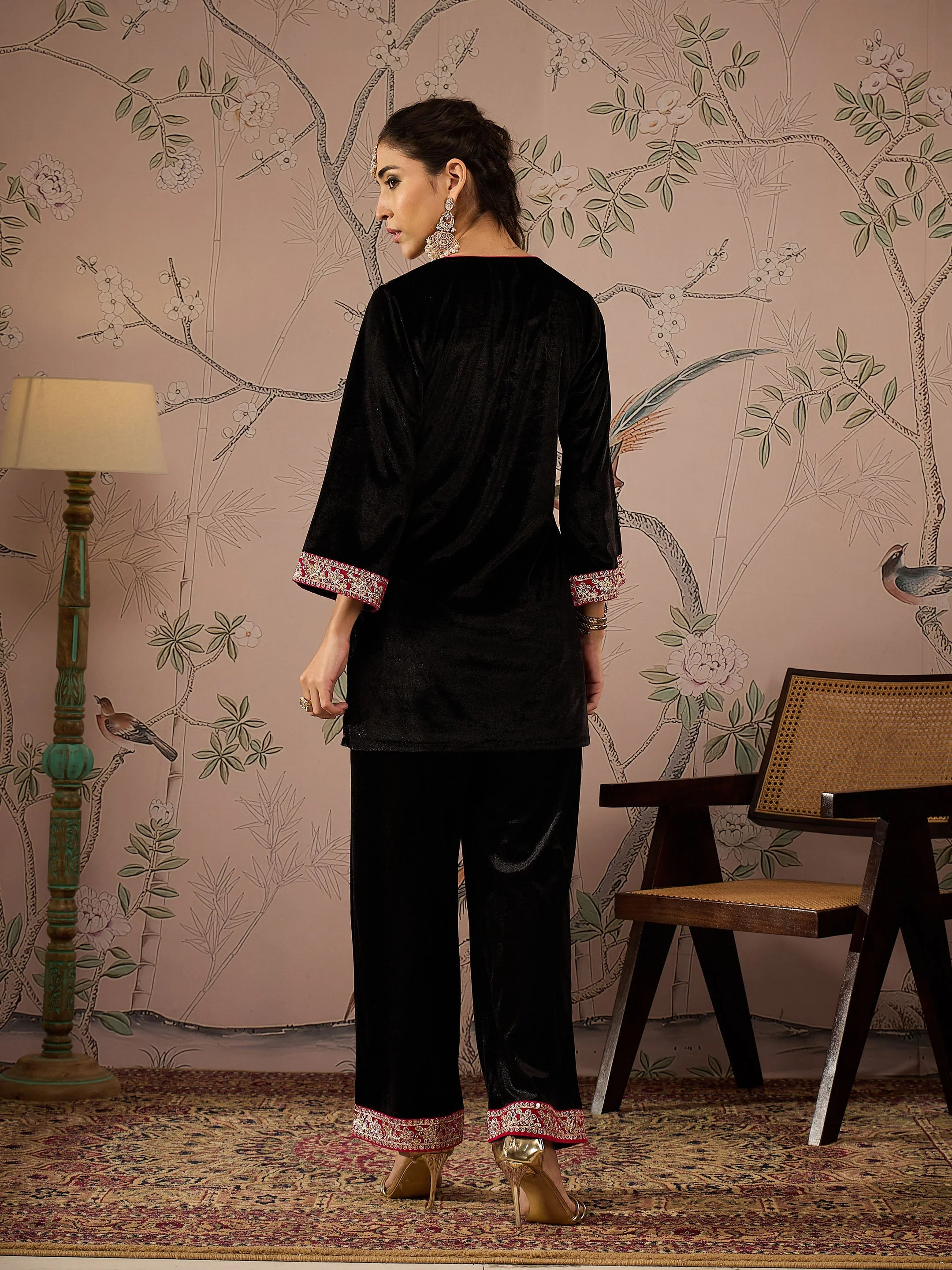 Women Black Velvet Embroidered Short Kurta - Image 5