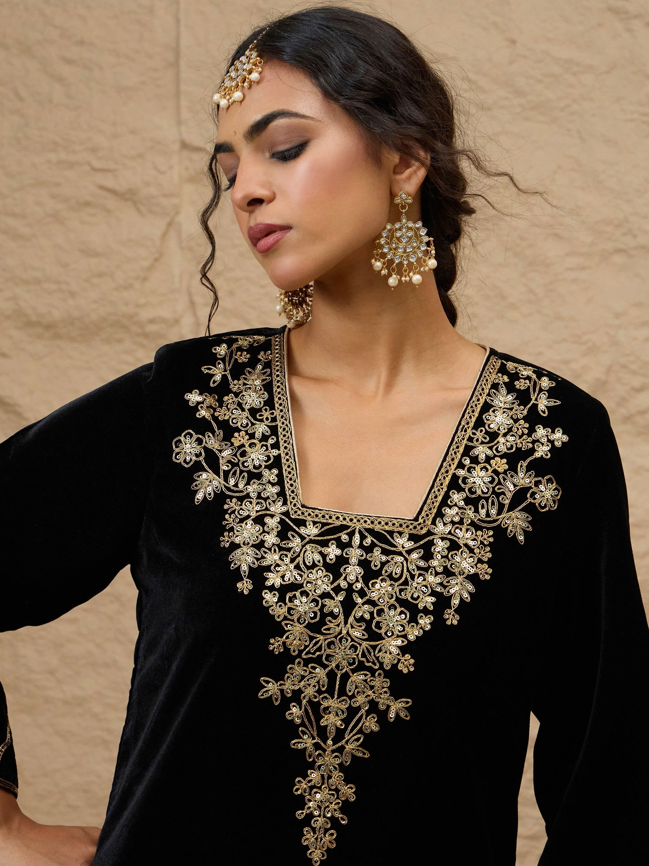 Women Black Velvet Embroidered Short Kurta With Farshi Salwar - Image 2