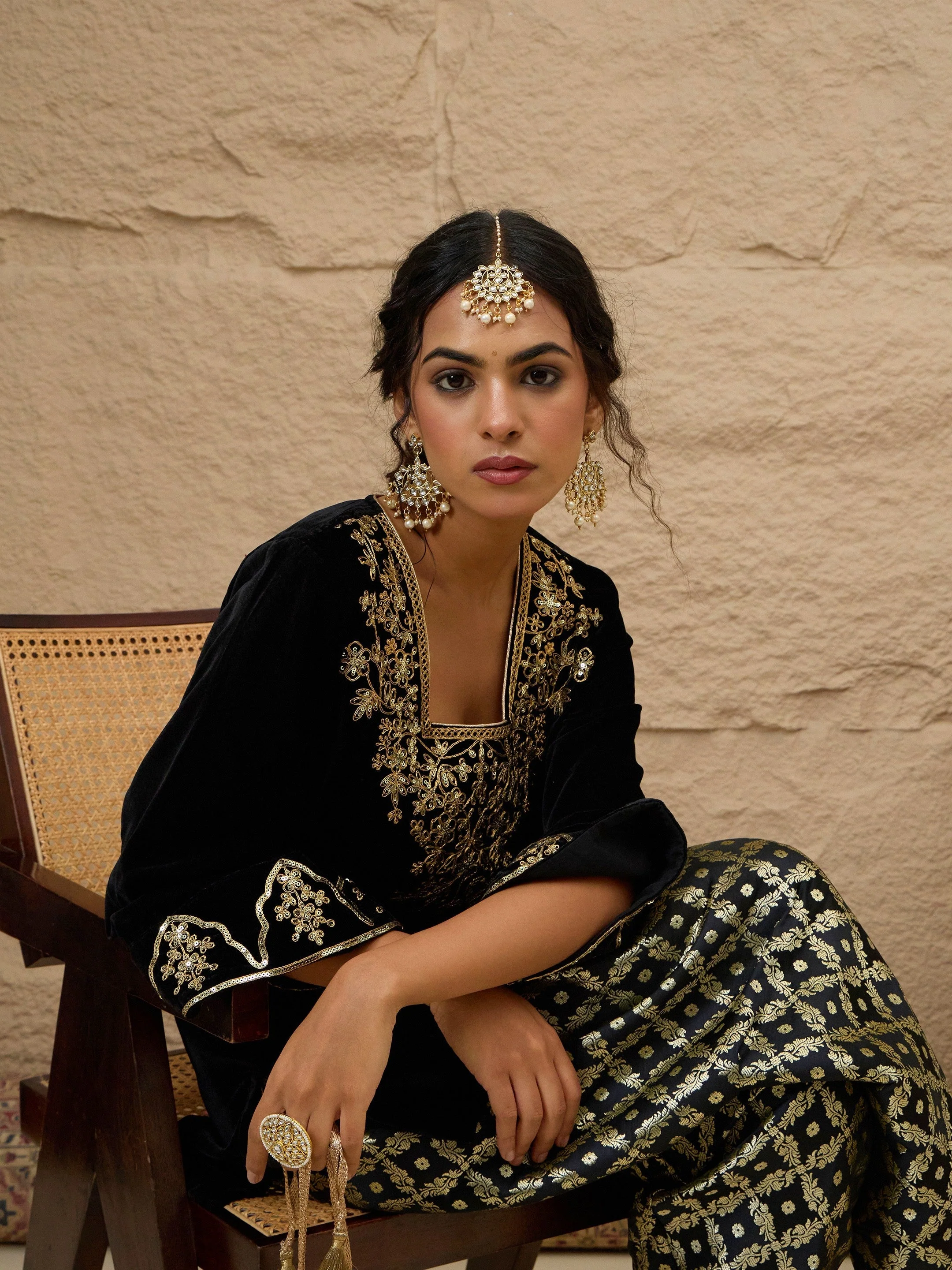 Women Black Velvet Embroidered Short Kurta With Farshi Salwar - Image 4