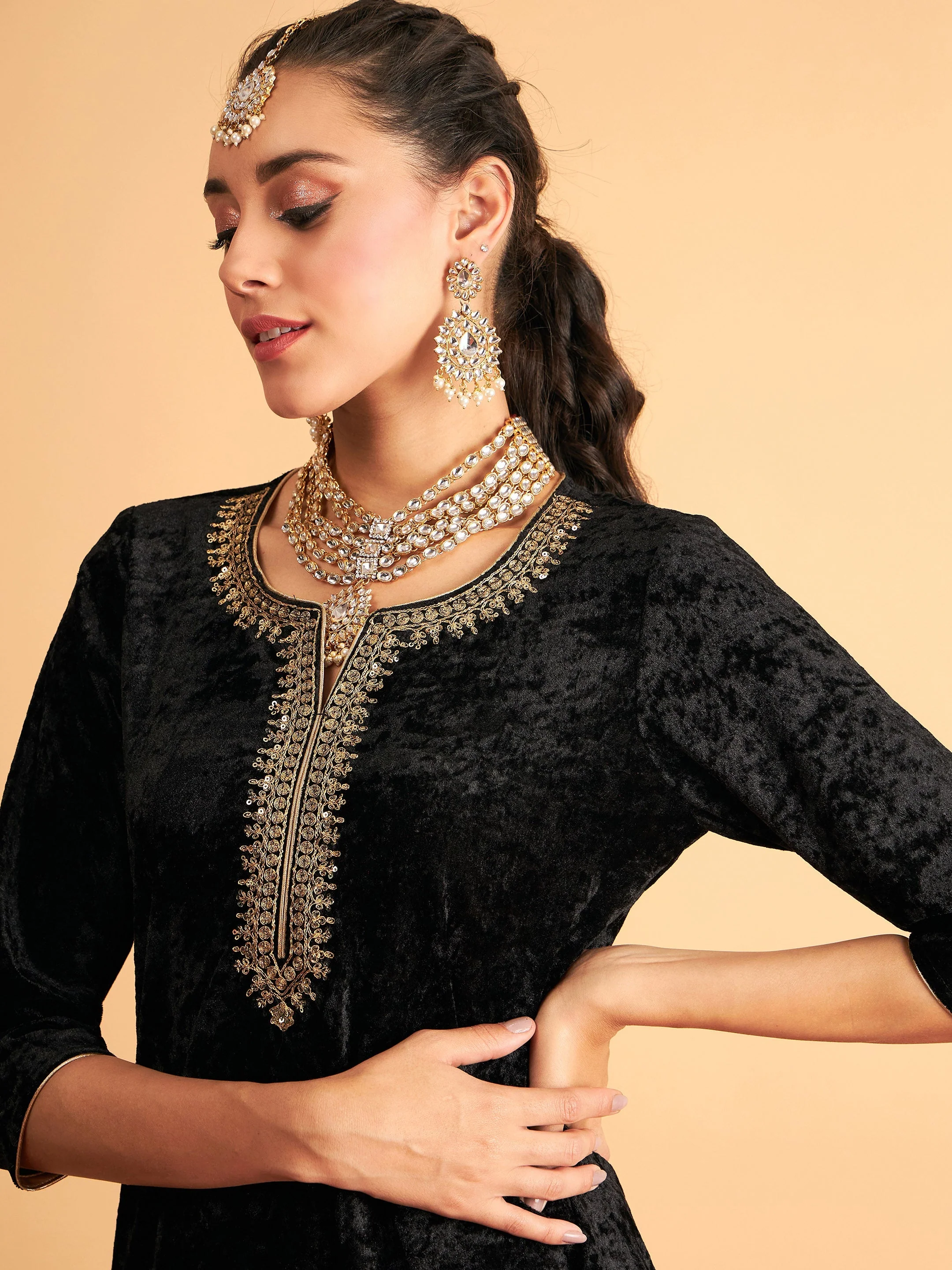 Women Black Velvet Embroidered Short Kurta With Palazzos - Image 4