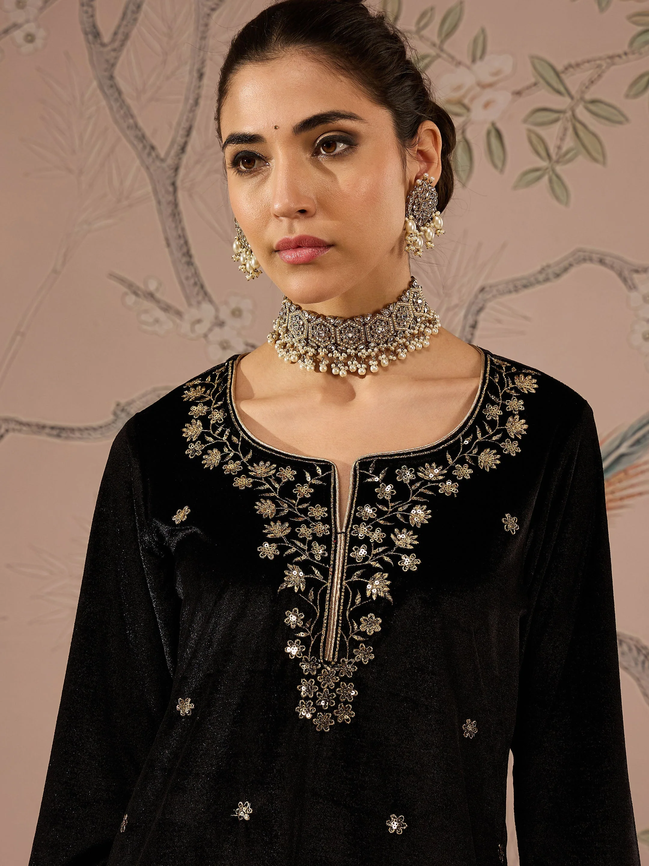 Women Black Velvet Embroidered Short Kurta With Straight Pants - Image 4