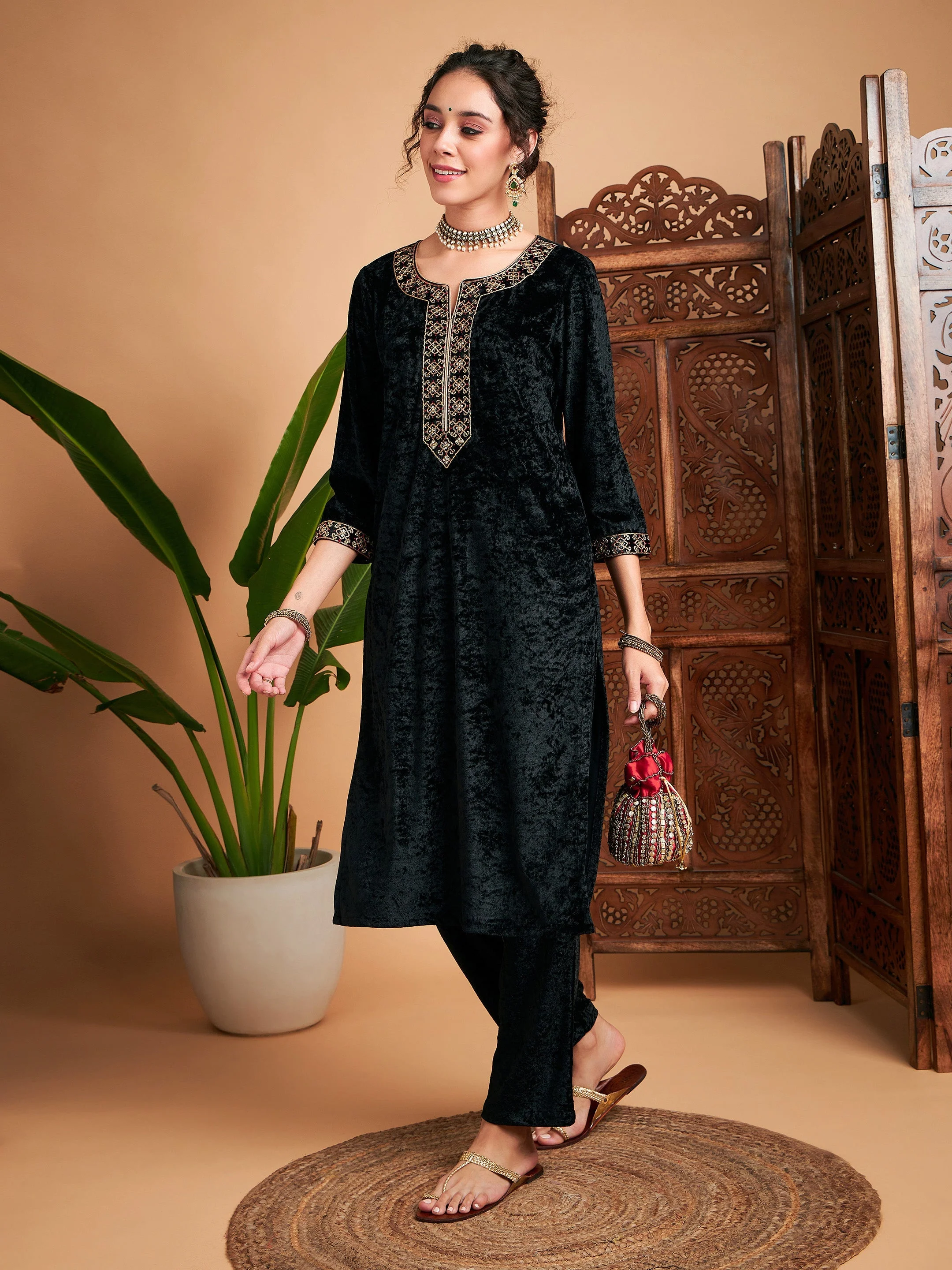 Women Black Velvet Embroidered Straight Kurta - Image 2