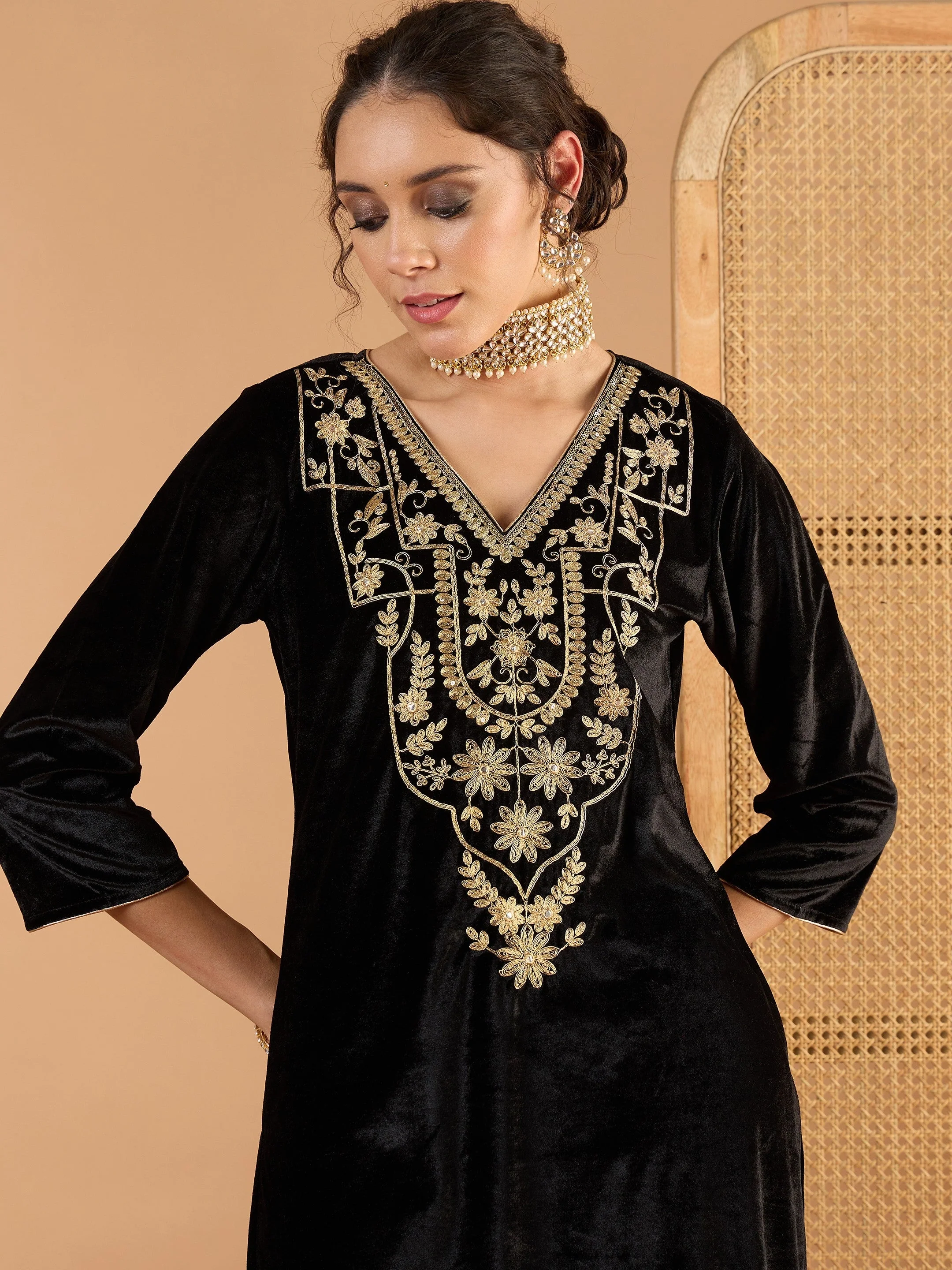 Women Black Velvet Embroidered Straight Kurta With Straight Pants - Image 4