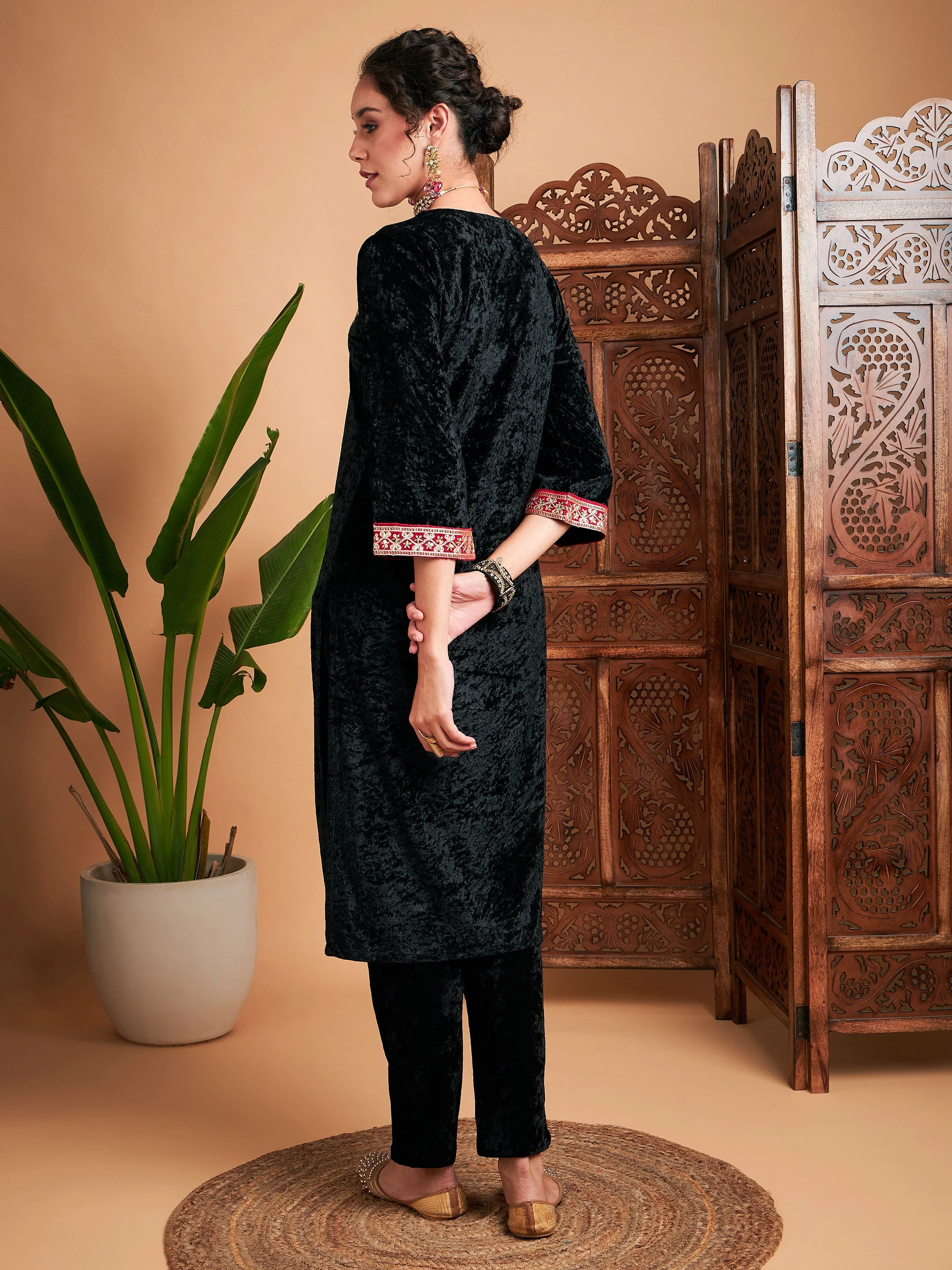 Women Black Velvet Embroidered Yoke Straight Kurta - Image 5
