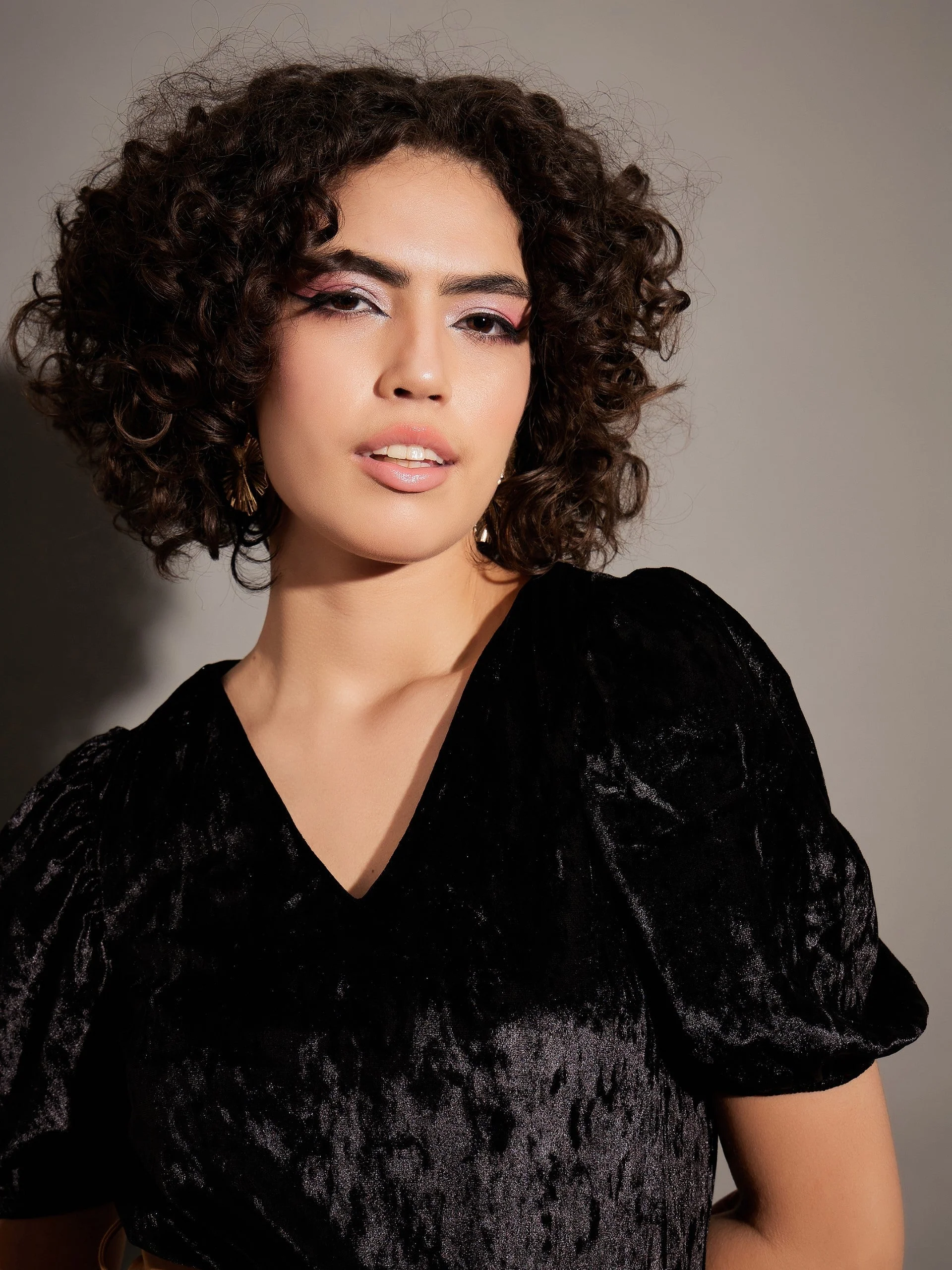 Women Black Velvet Puff Sleeves Top - Image 4
