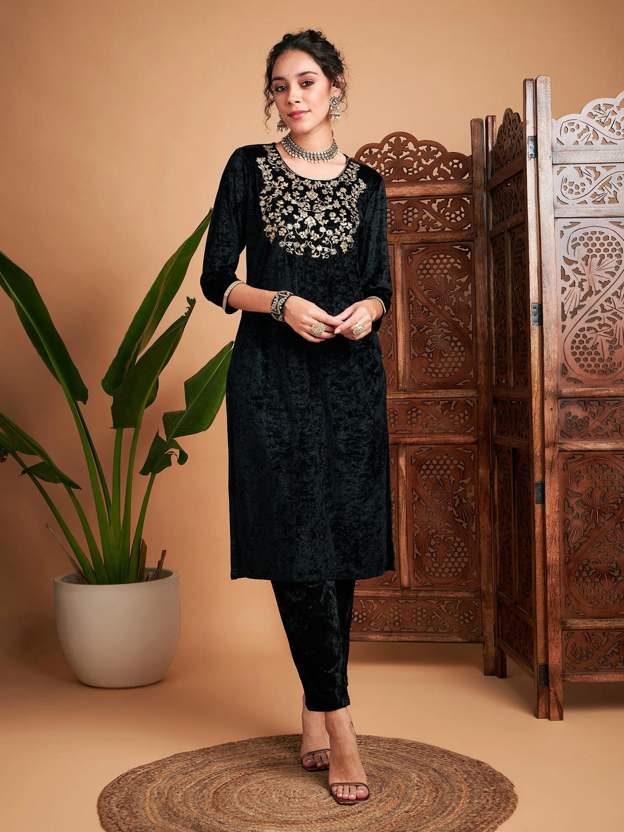 Women Black Velvet Sequin Embroidered Straight Kurta - Image 2