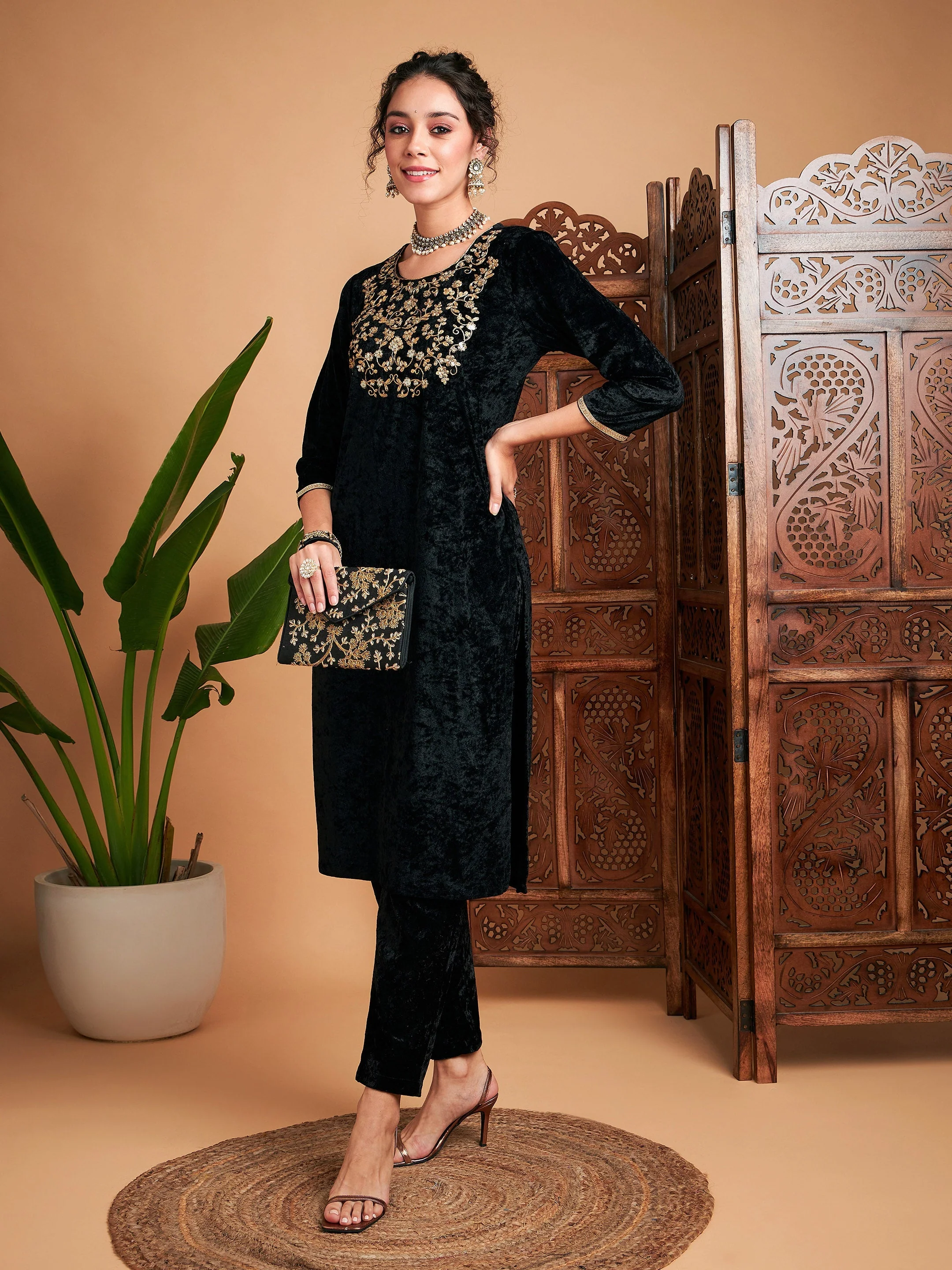 Women Black Velvet Sequin Embroidered Straight Kurta - Image 6
