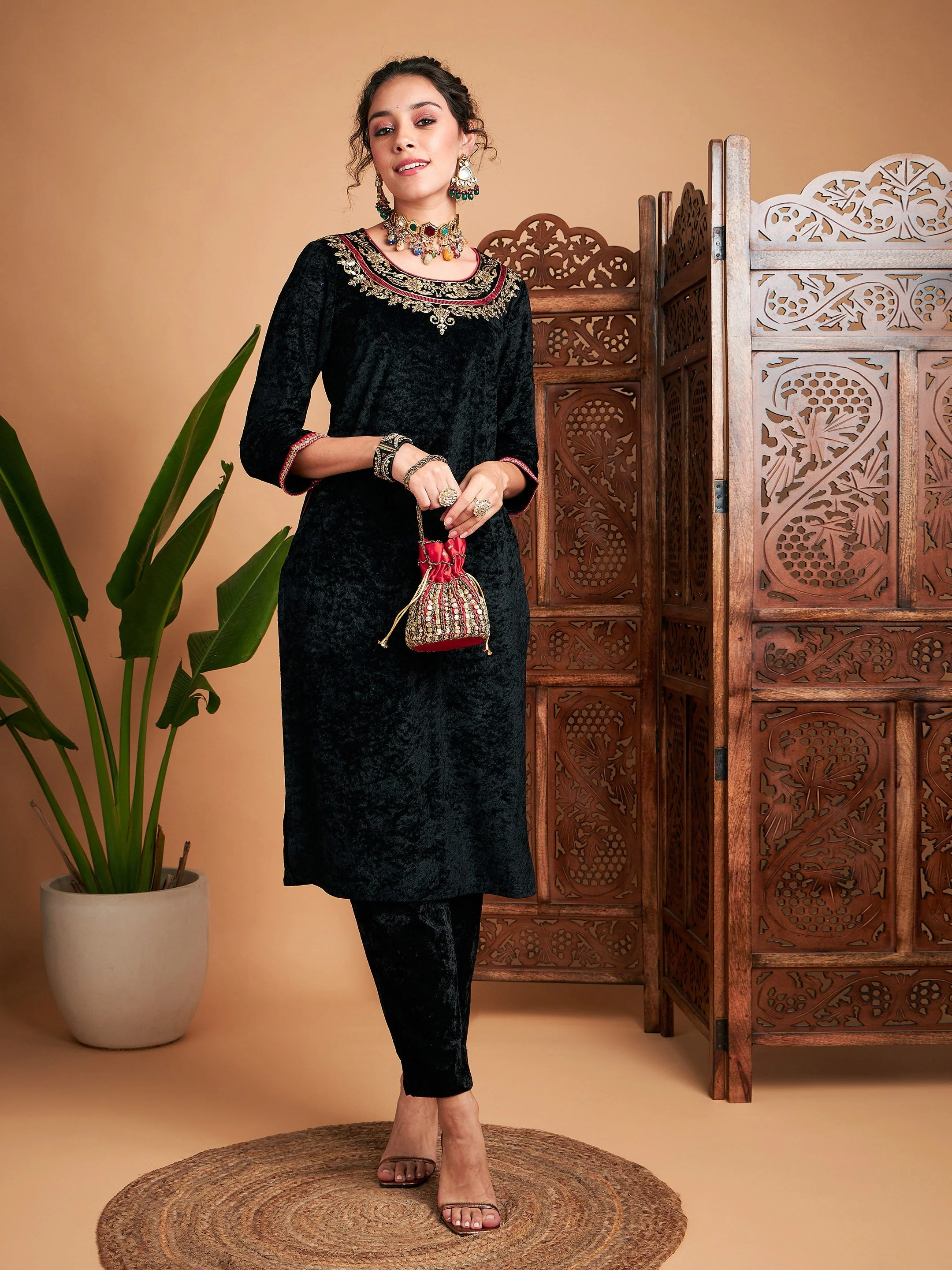 Women Black Velvet Side Pocket Embroidered Straight Kurta - Image 6