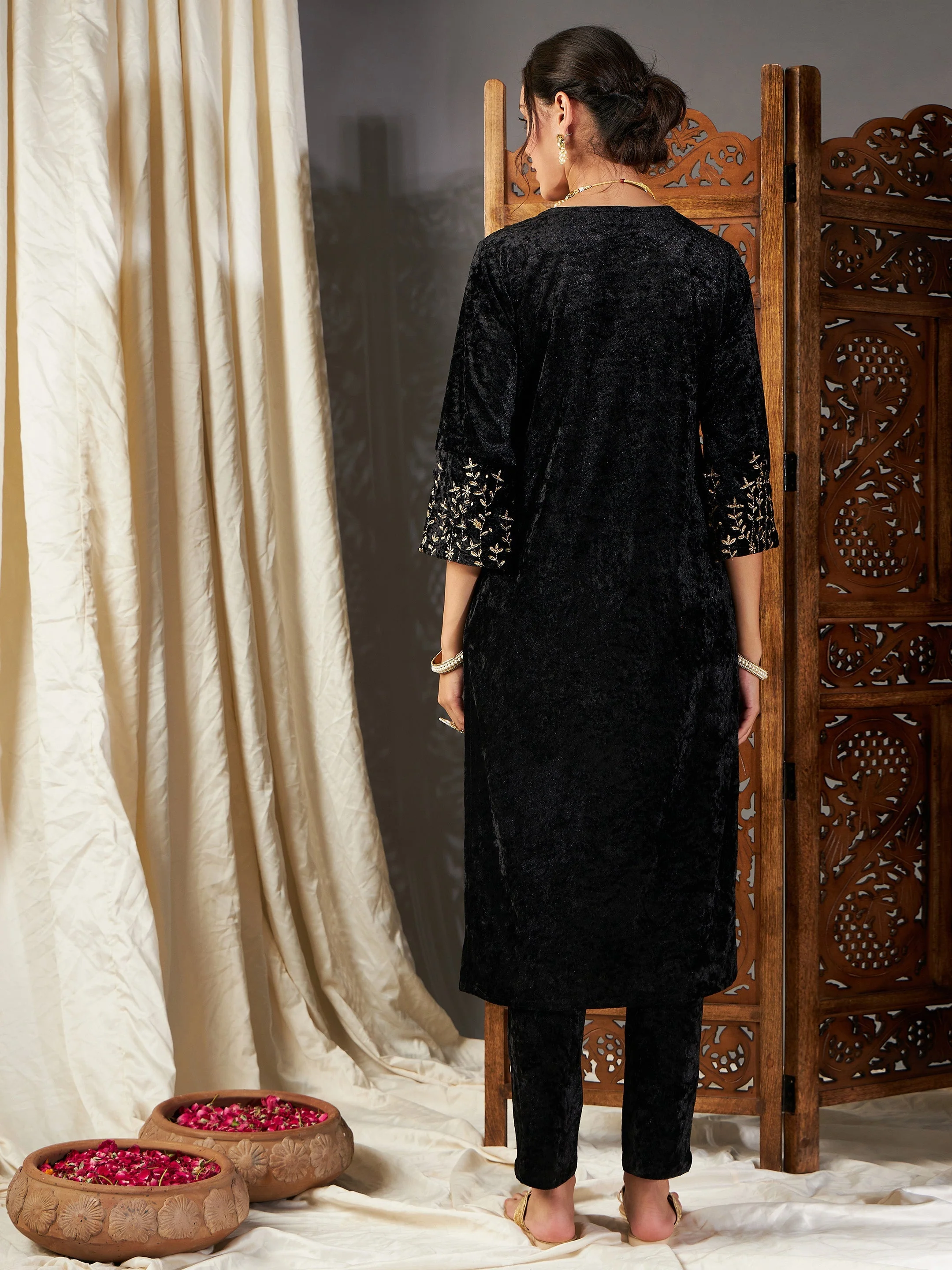 Women Black Velvet Sleeve Embroidered Straight Kurta - Image 5