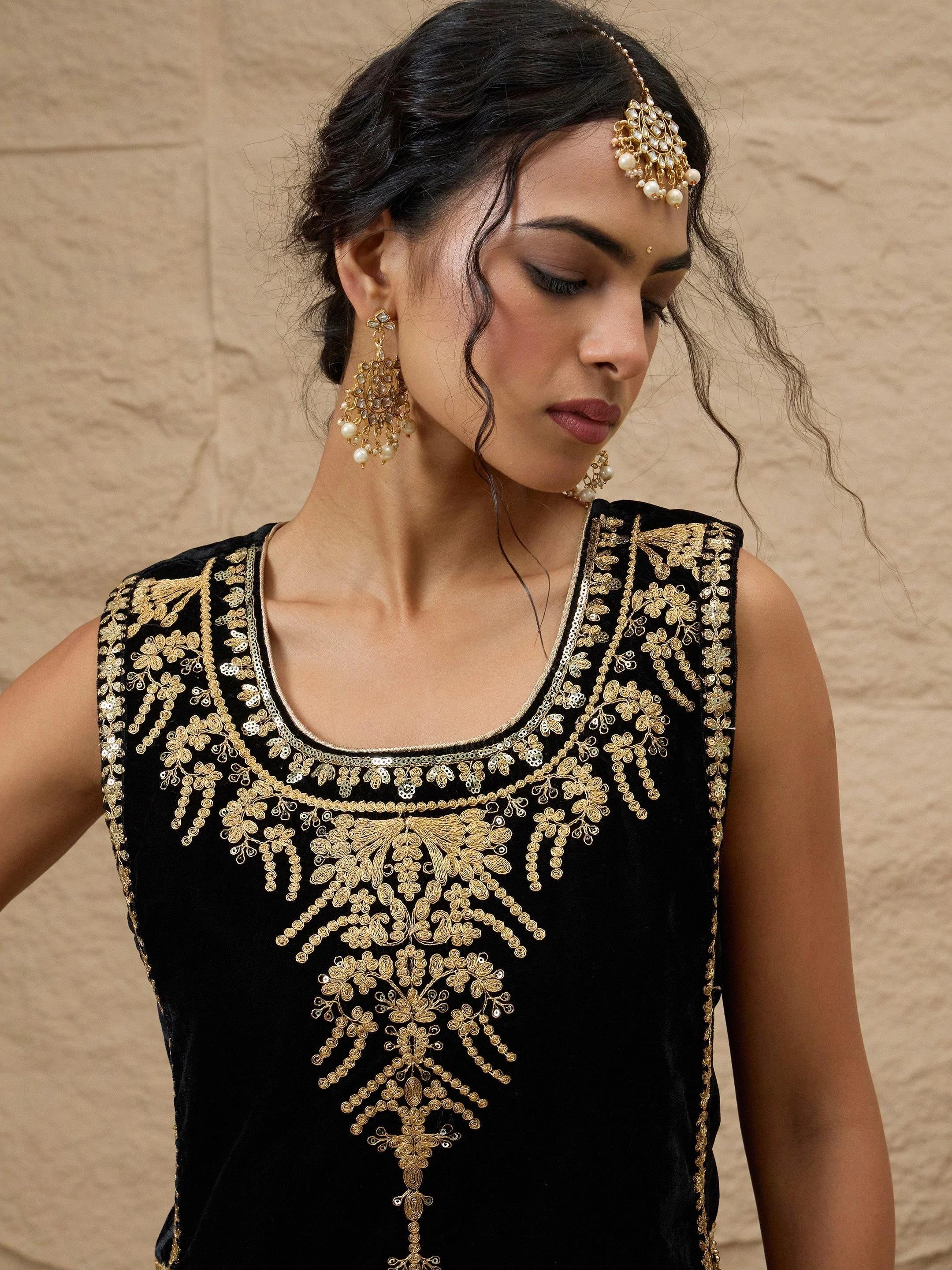 Women Black Velvet Sleeveless Top With Pleated Skirt - Image 2