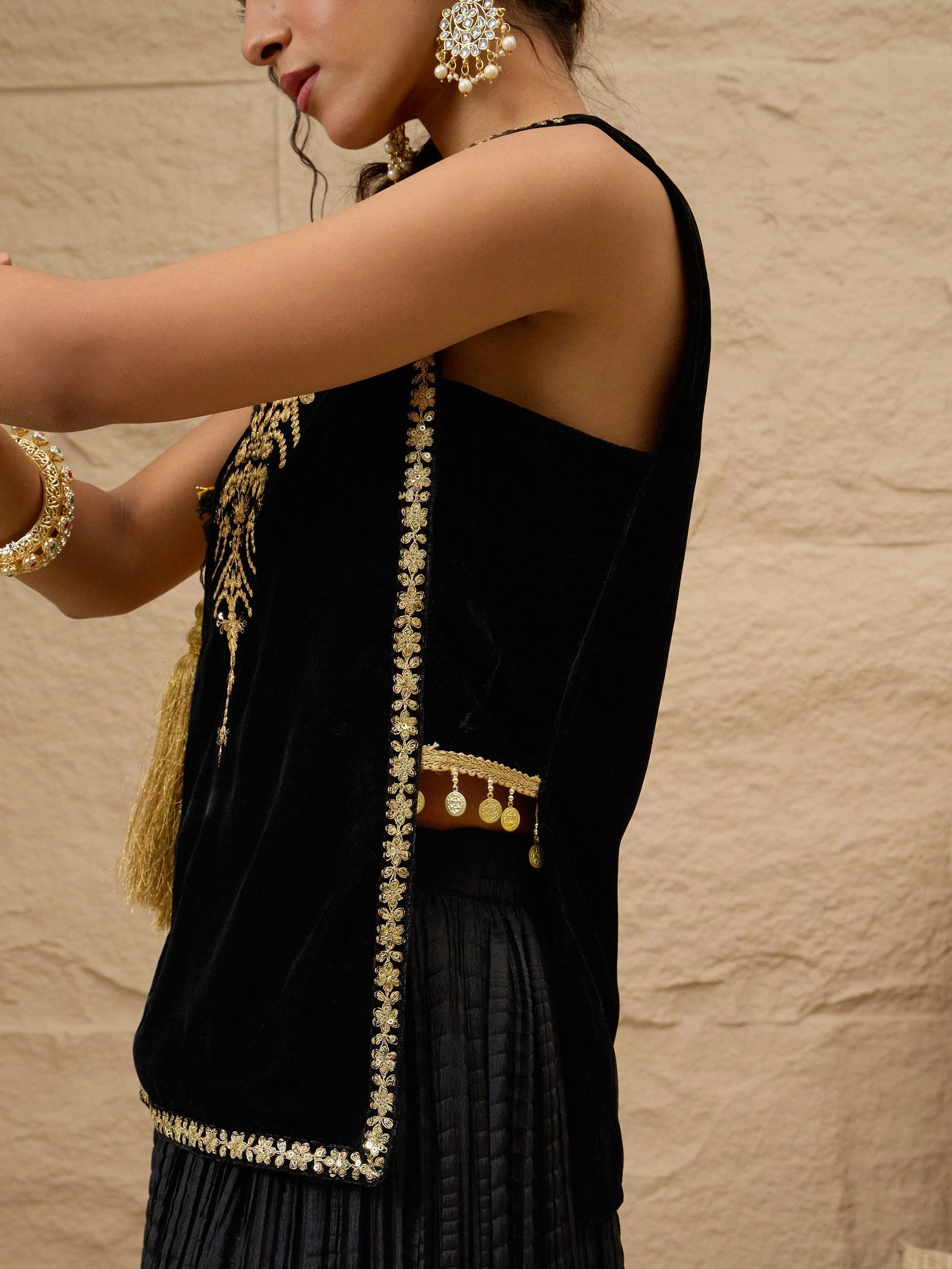 Women Black Velvet Sleeveless Top With Pleated Skirt - Image 3