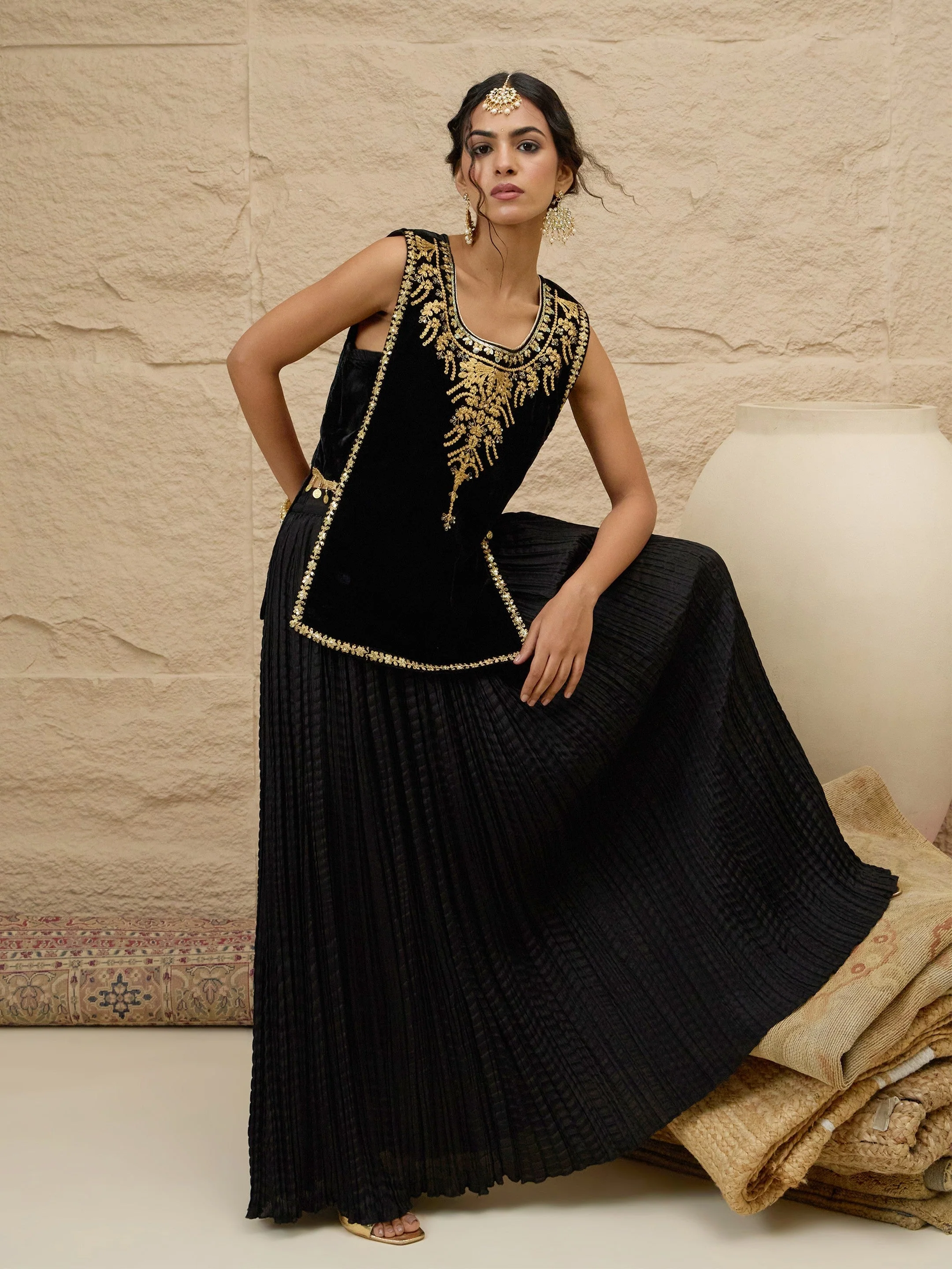 Women Black Velvet Sleeveless Top With Pleated Skirt - Image 4