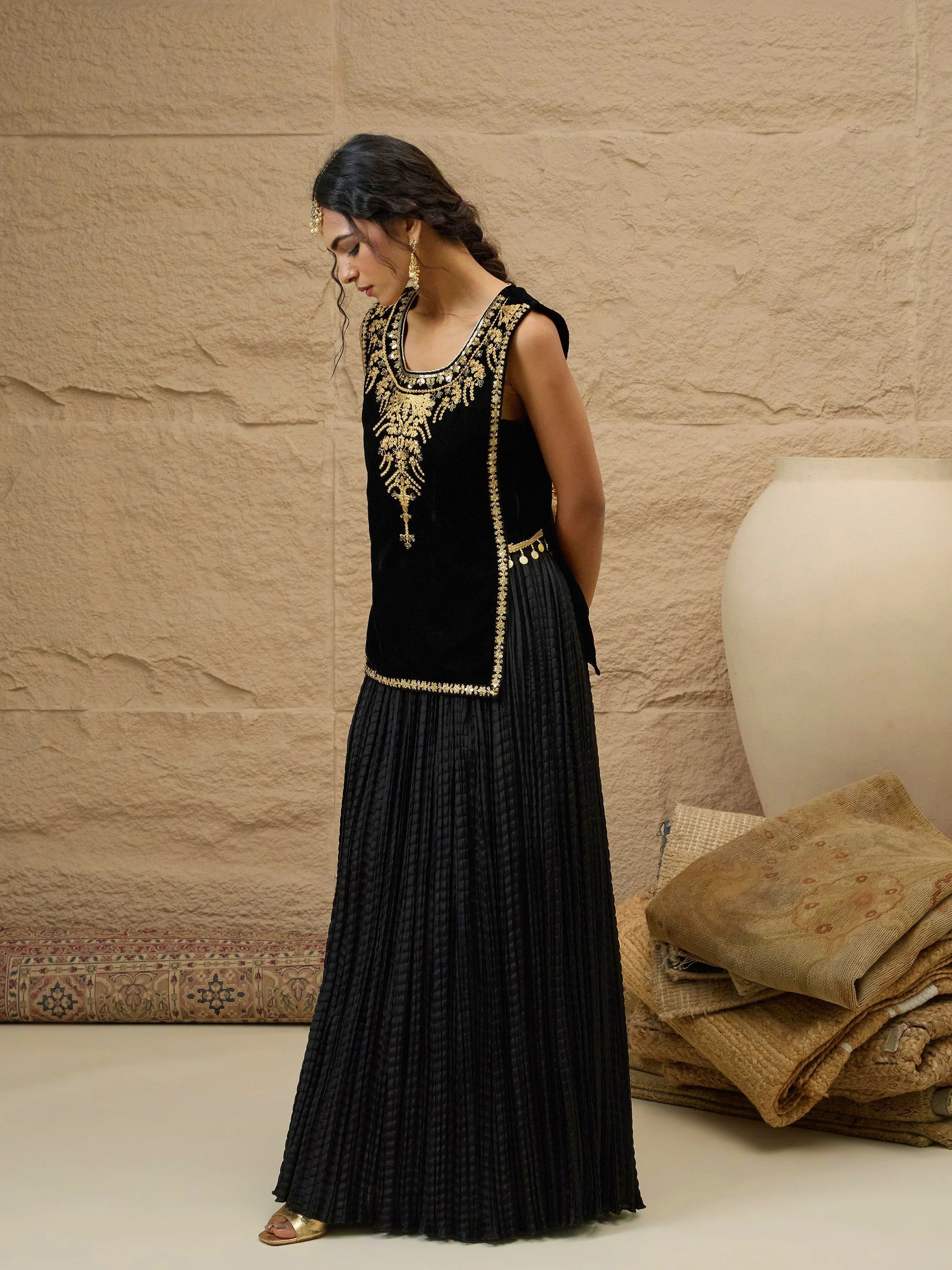 Women Black Velvet Sleeveless Top With Pleated Skirt - Image 5
