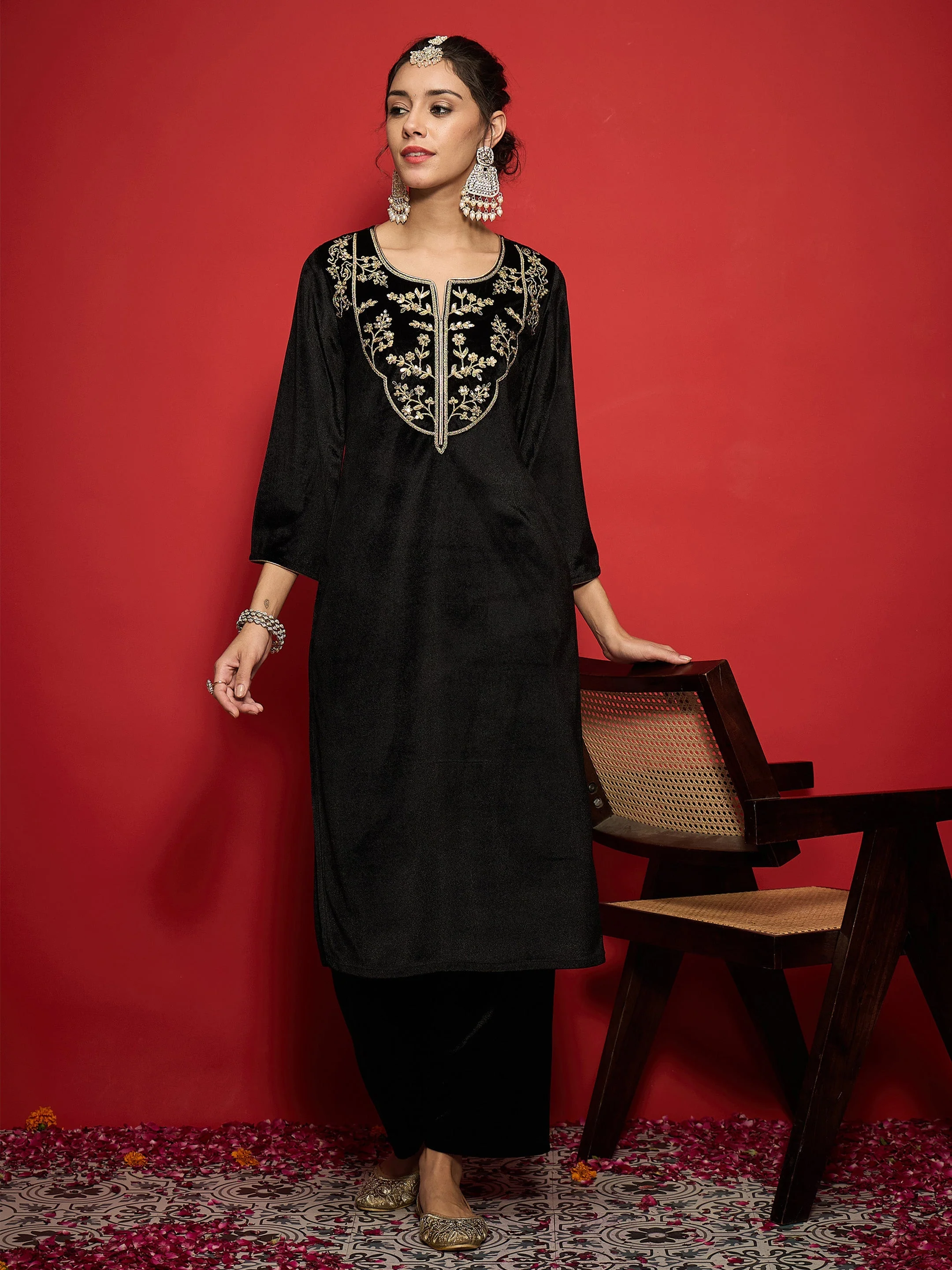 Women Black Velvet Straight Embroidered Kurta - Image 2