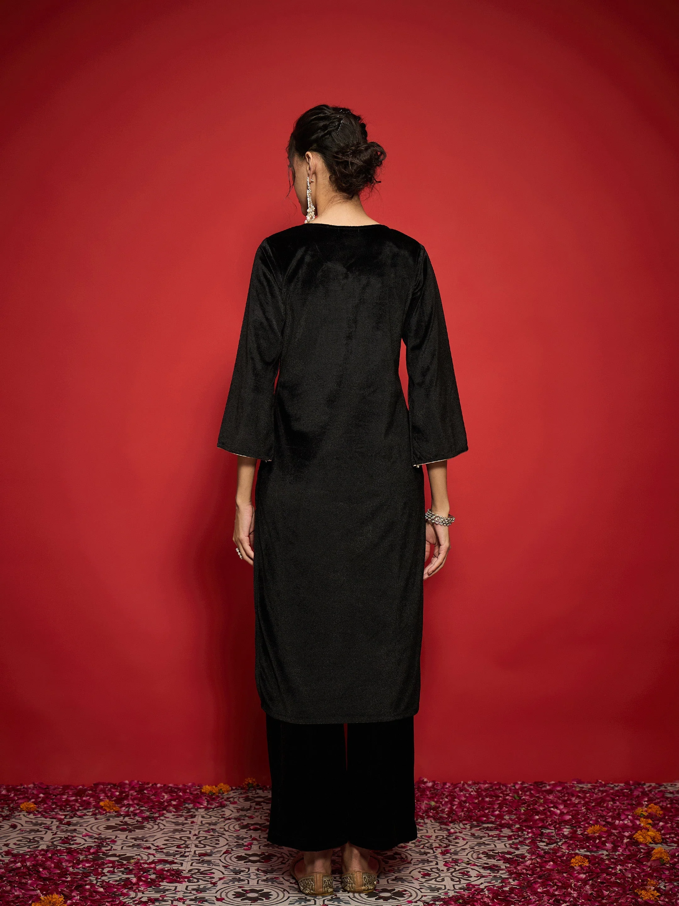 Women Black Velvet Straight Embroidered Kurta - Image 5