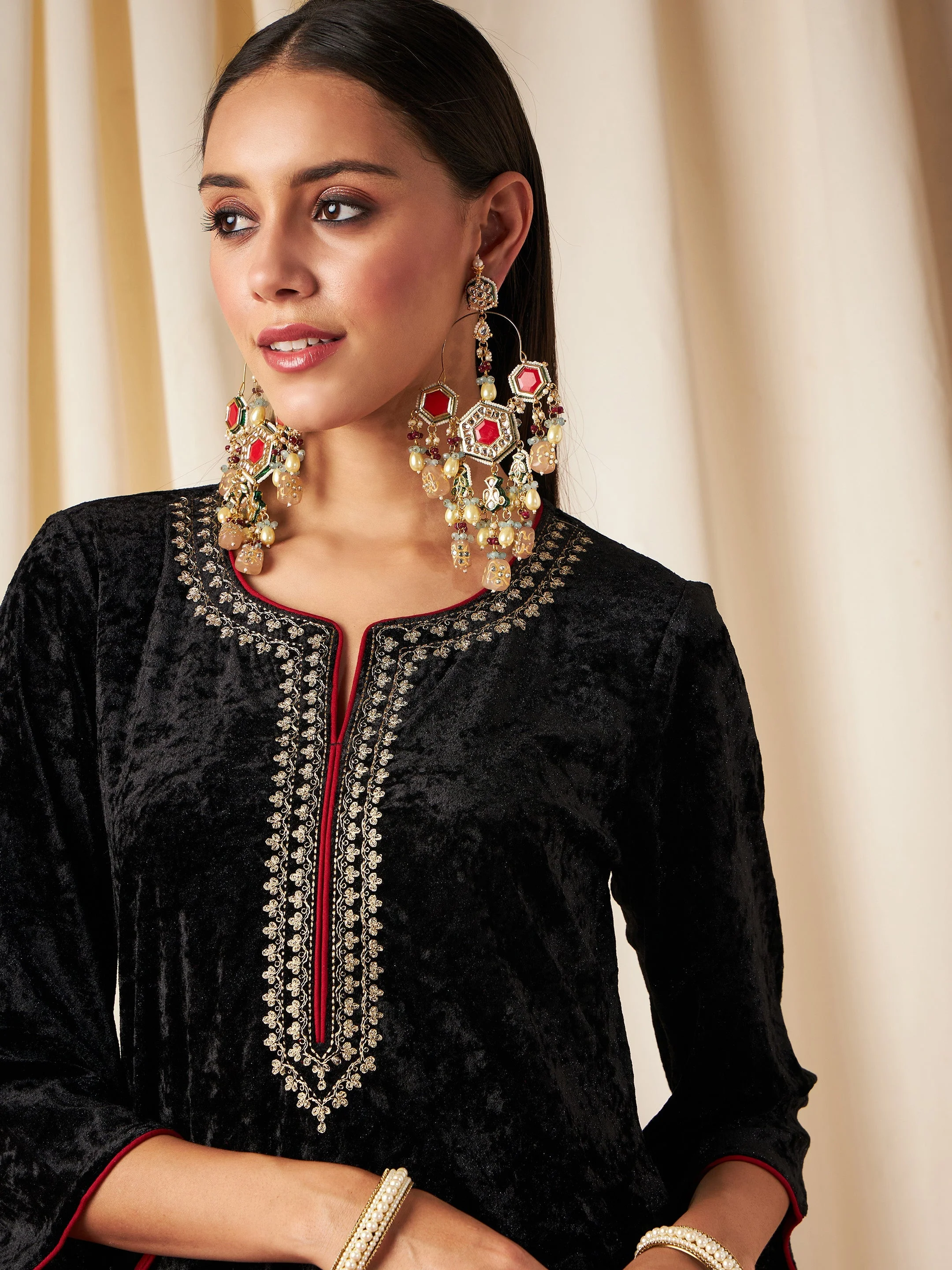 Women Black Velvet Straight Kurta - Image 4