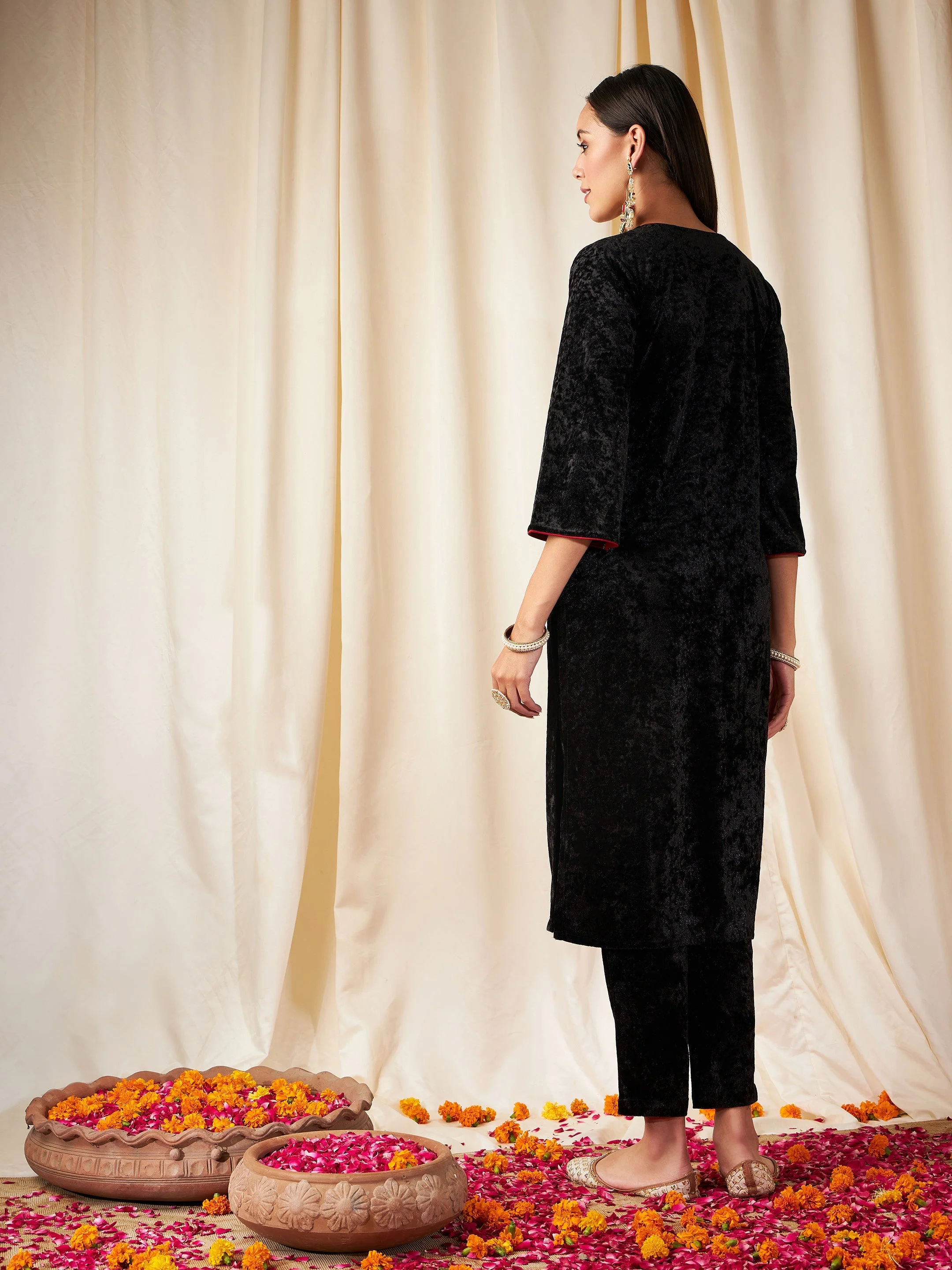 Women Black Velvet Straight Kurta - Image 5