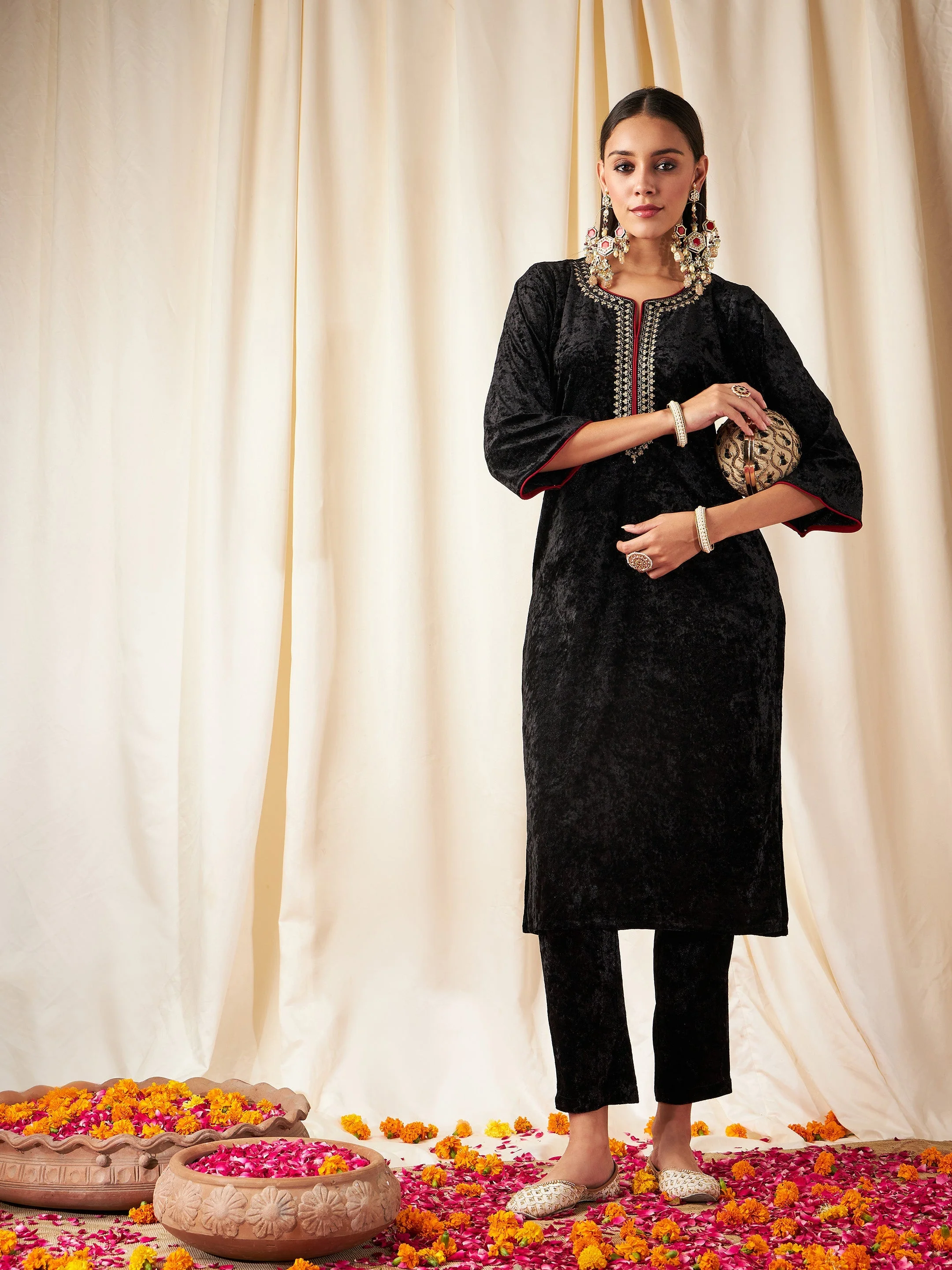 Women Black Velvet Straight Kurta - Image 6