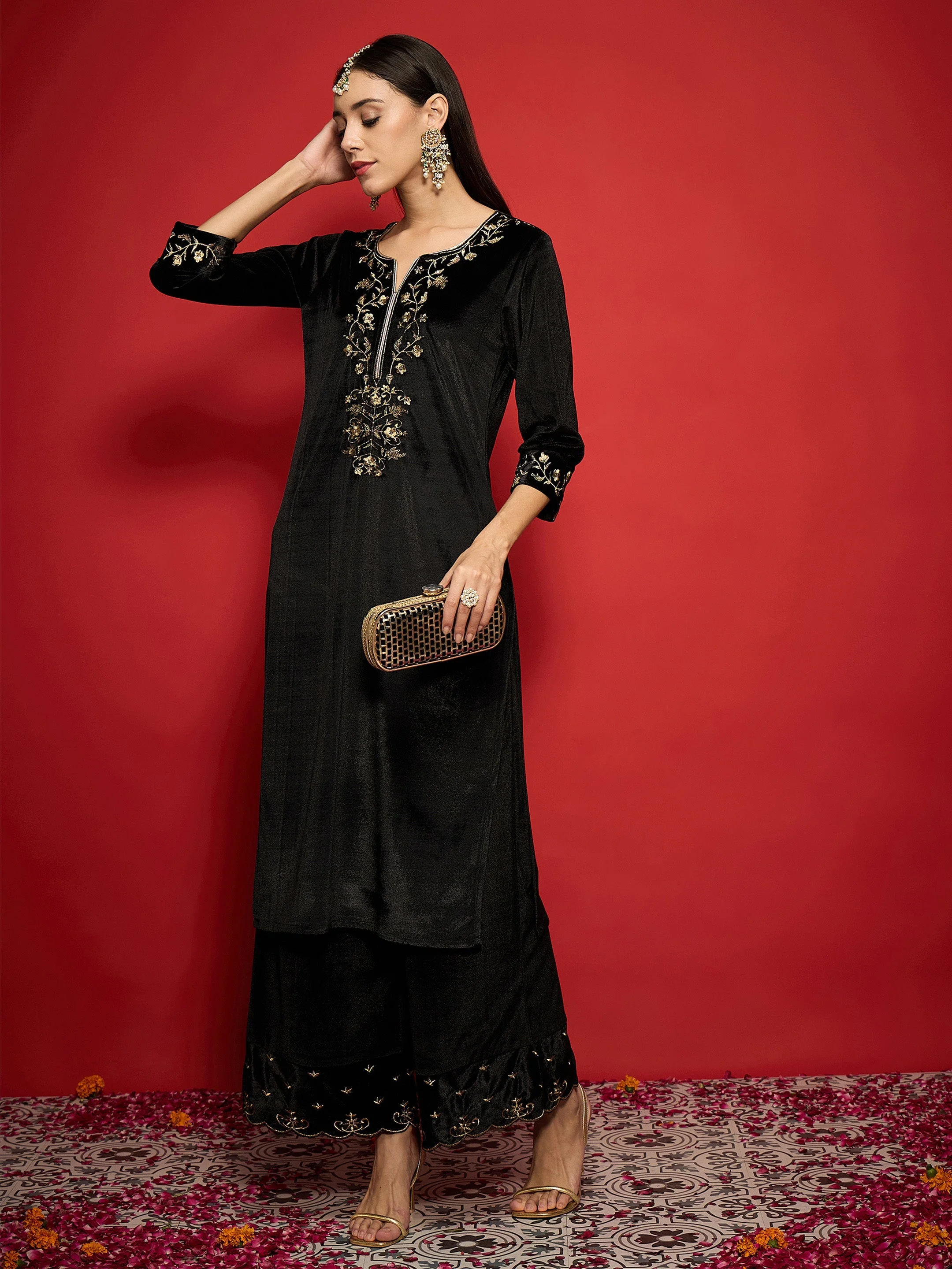 Women Black Velvet Zari Embroidered Round Neck Straight Kurta - Image 2
