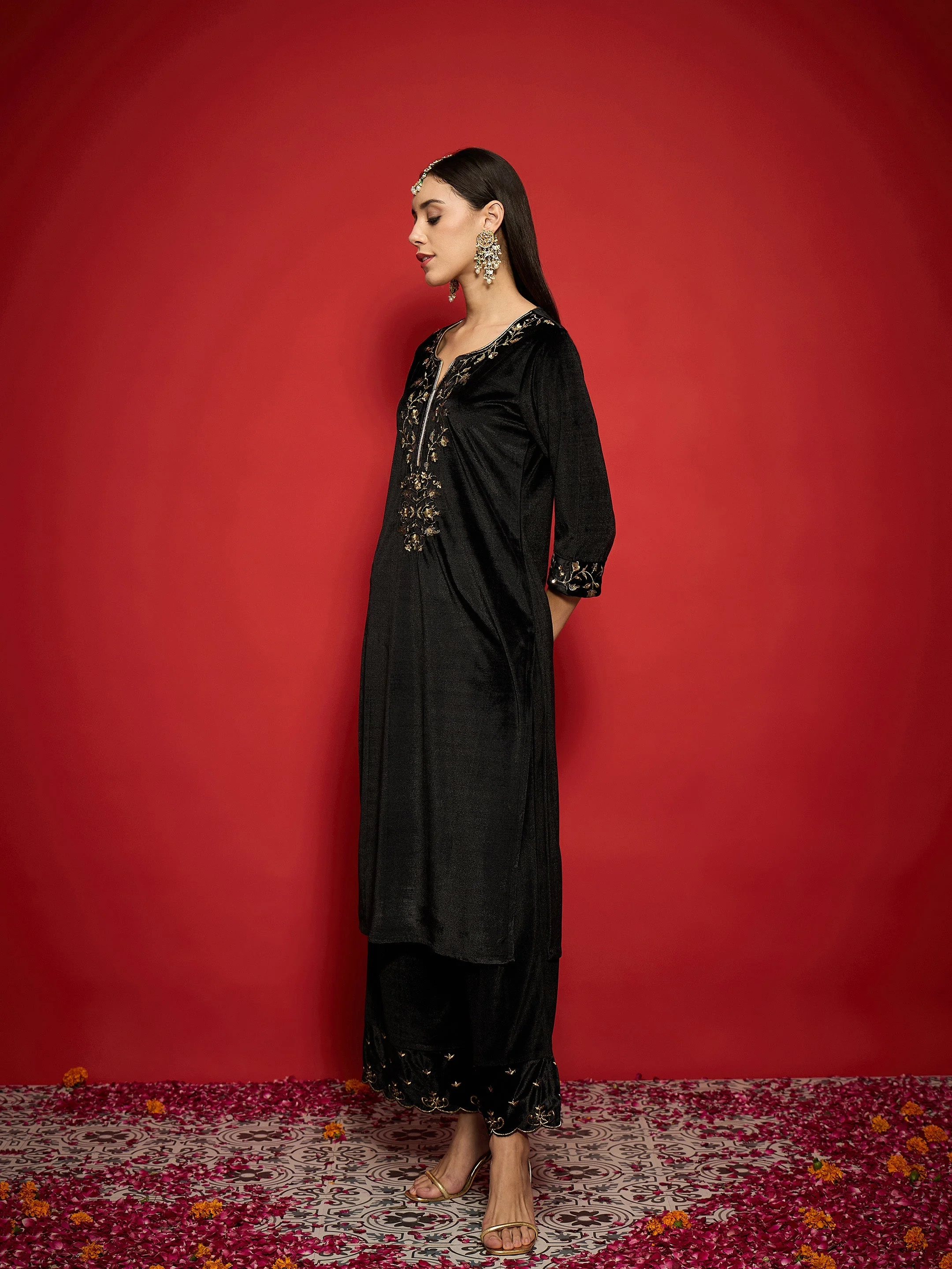 Women Black Velvet Zari Embroidered Round Neck Straight Kurta - Image 3